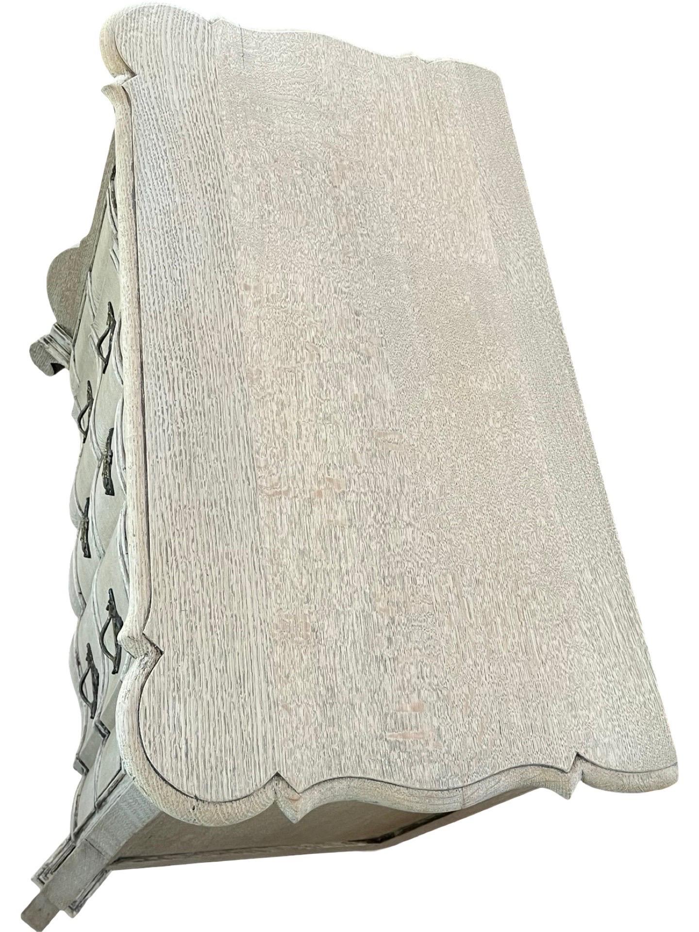 Sbiancato Cassettiera olandese in Oak sbiancato del XX secolo in vendita