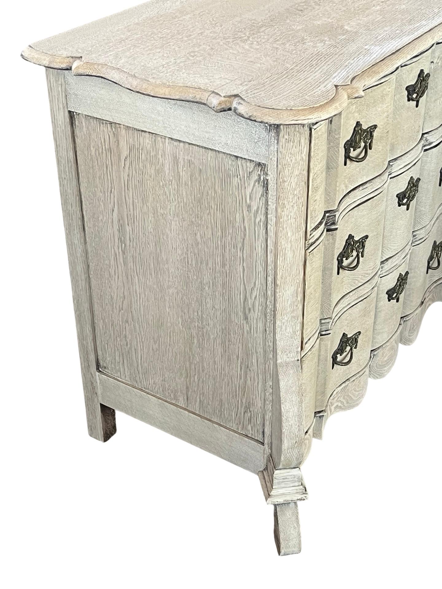 Cassettiera olandese in Oak sbiancato del XX secolo In condizioni buone in vendita a Carmine, TX