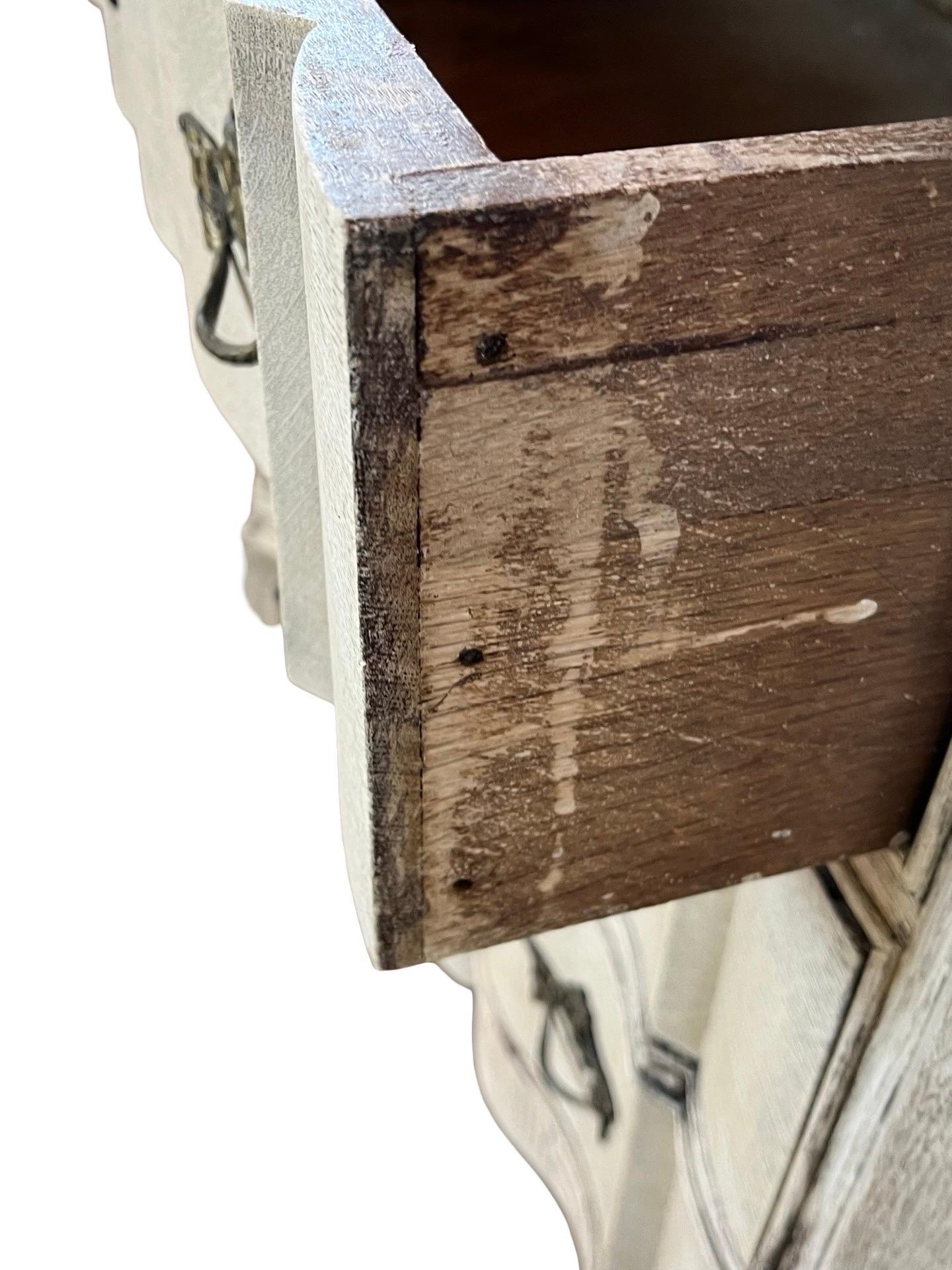 Cassettiera olandese in Oak sbiancato del XX secolo in vendita 2