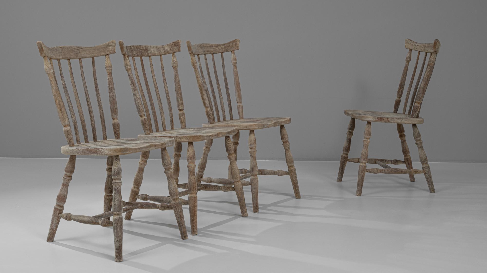 Chaises de salle à manger hollandaises du 20ème siècle en chêne blanchi, lot de 4 Bon état - En vente à High Point, NC