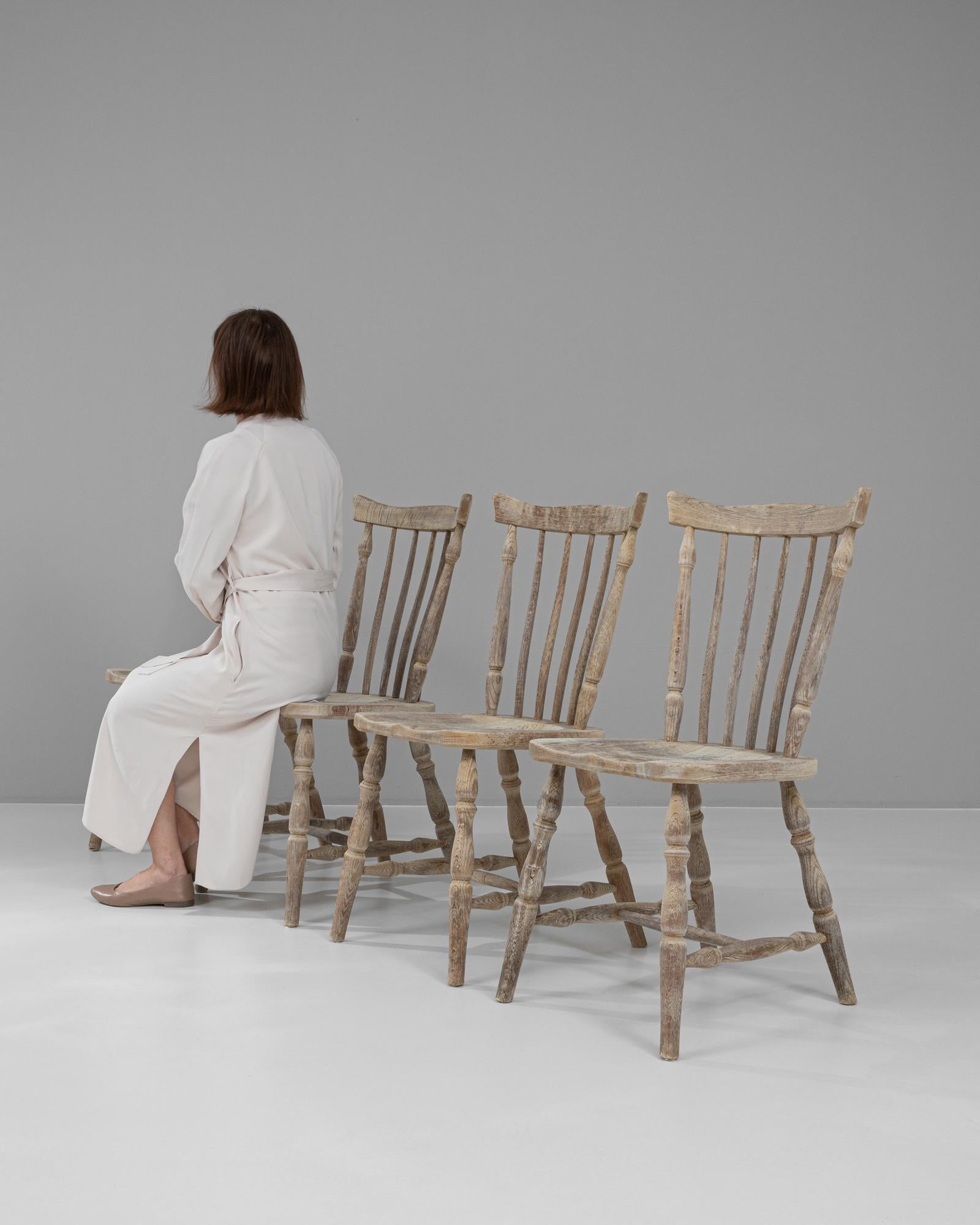 Chaises de salle à manger hollandaises du 20ème siècle en chêne blanchi, lot de 4 en vente 3