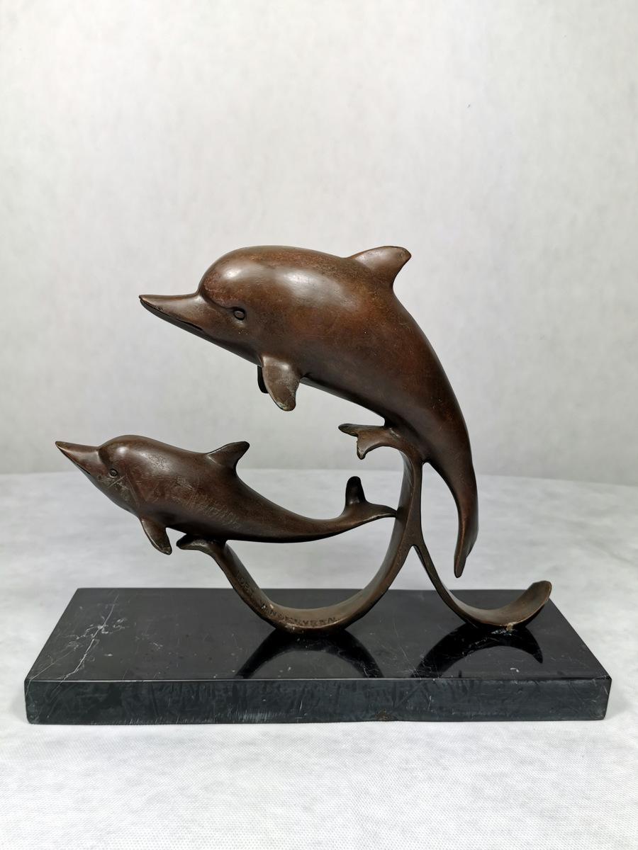 20th century Holland dolphins statue. Bronze statue representing two playing dolphins. 1960. Black marble base signed on bronze 