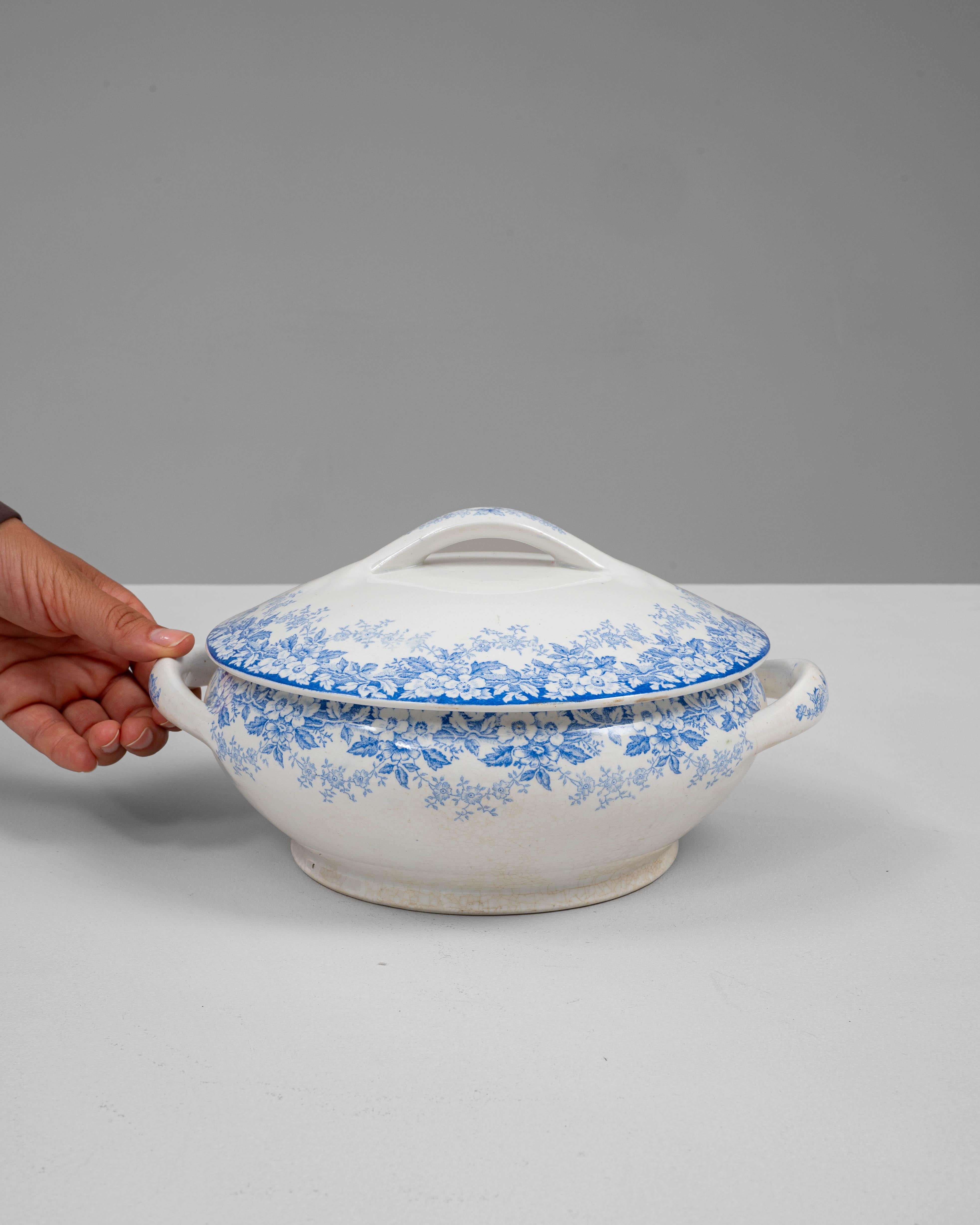 Soupière en porcelaine hollandaise du 20e siècle, édition spéciale, avec couvercle Bon état - En vente à High Point, NC