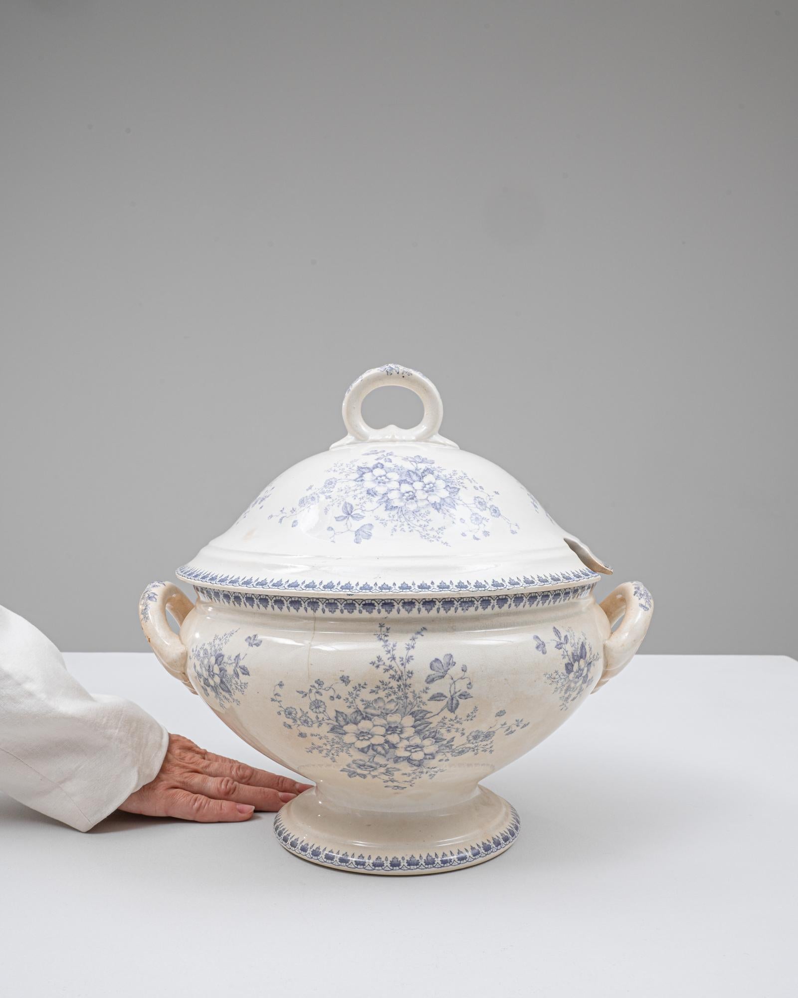 Soupière en porcelaine hollandaise du 20e siècle, édition spéciale, avec couvercle Bon état - En vente à High Point, NC