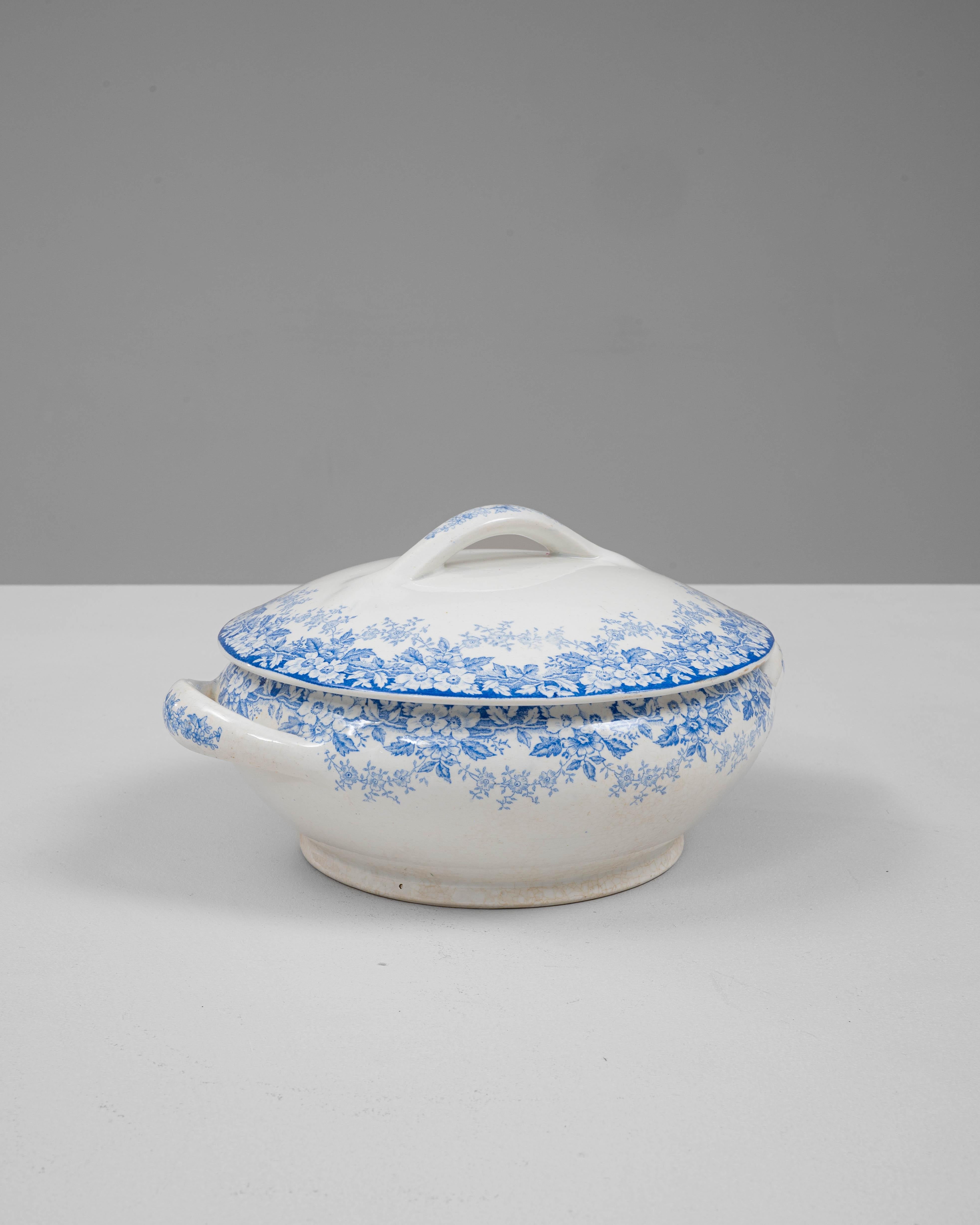 20ième siècle Soupière en porcelaine hollandaise du 20e siècle, édition spéciale, avec couvercle en vente