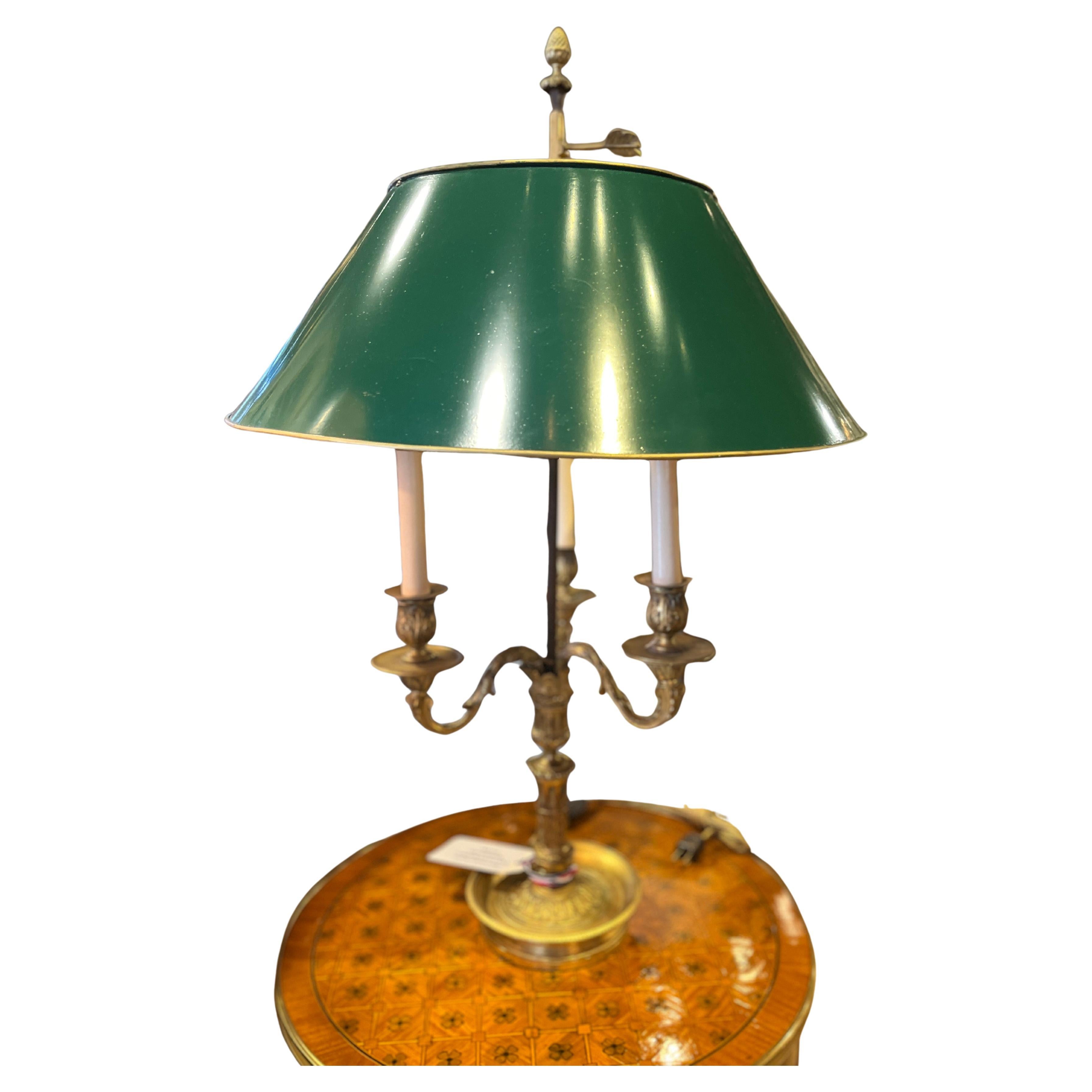 Einzigartiges Stück, das in Frankreich gekauft wurde.
Wunderschöne Lampe, siehe Detailfotos. 