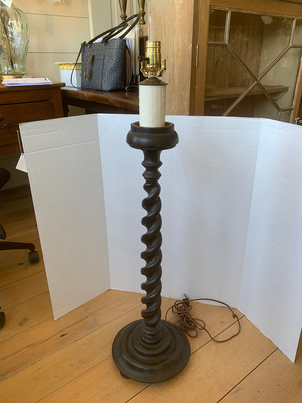 20th Century Ebonized Barley Twist Candlestick Lamp In Good Condition For Sale In Atlanta, GA