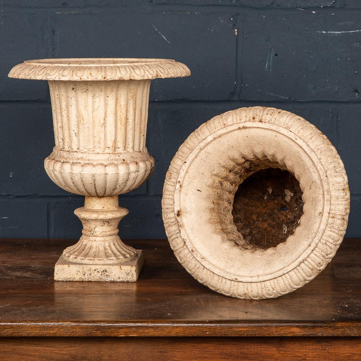 20th Century Edwardian Cast Iron Garden Urns, England, circa 1910 For Sale 1