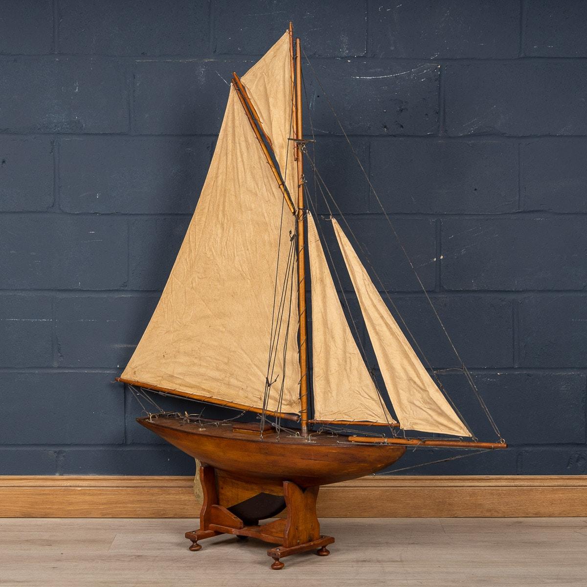 20th Century Edwardian Large Wood Pond Yacht, circa 1910 2