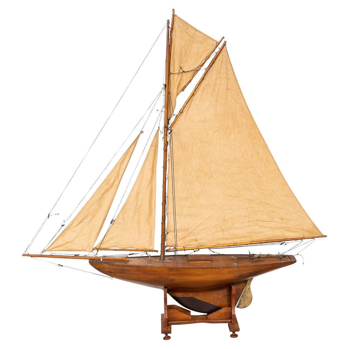 20th Century Edwardian Large Wood Pond Yacht, circa 1910