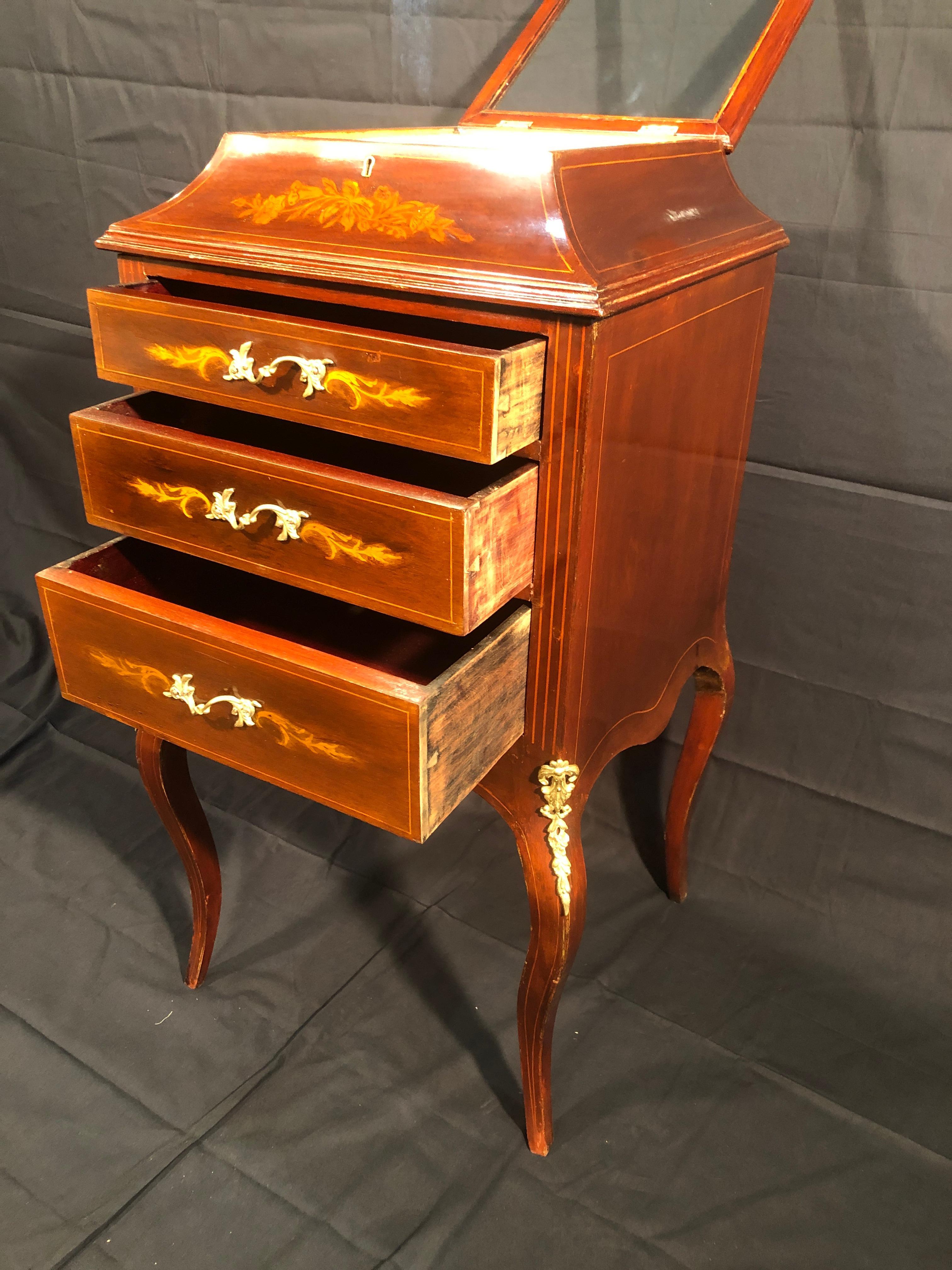 20th Century Edwardian Mahogany Inlay Display Cabinet In Fair Condition In Roma, RM