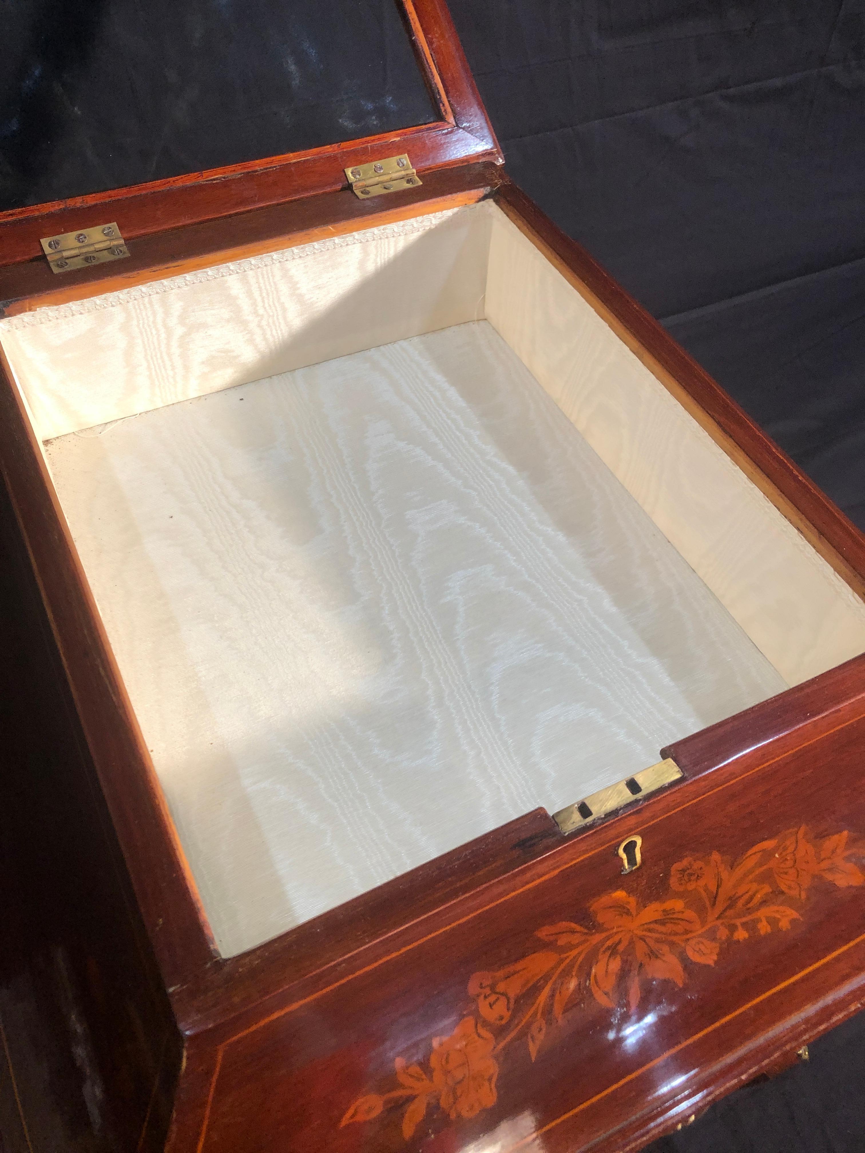 20th Century Edwardian Mahogany Inlay Display Cabinet 3