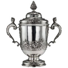 coupe et couvercle en argent monumental Edouardien du 20e siècle:: Hancock & Co.