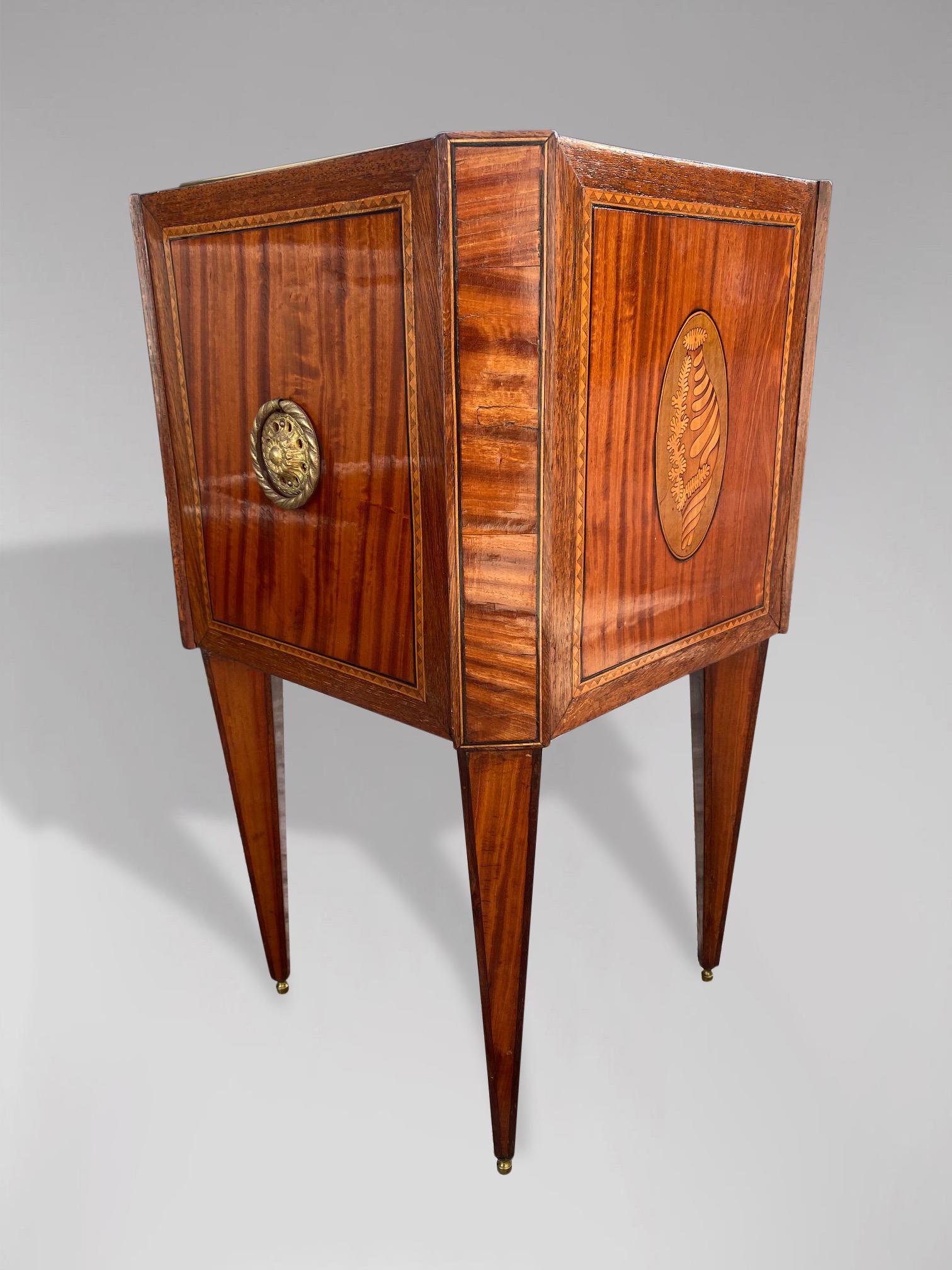 Very attractive early 20th century, Edwardian Period mahogany and marquetry jardinière or plant stand with satinwood inlays and original brass handles, standing on inlaid tapered legs terminating in ball feet. Original separate brass liner also with