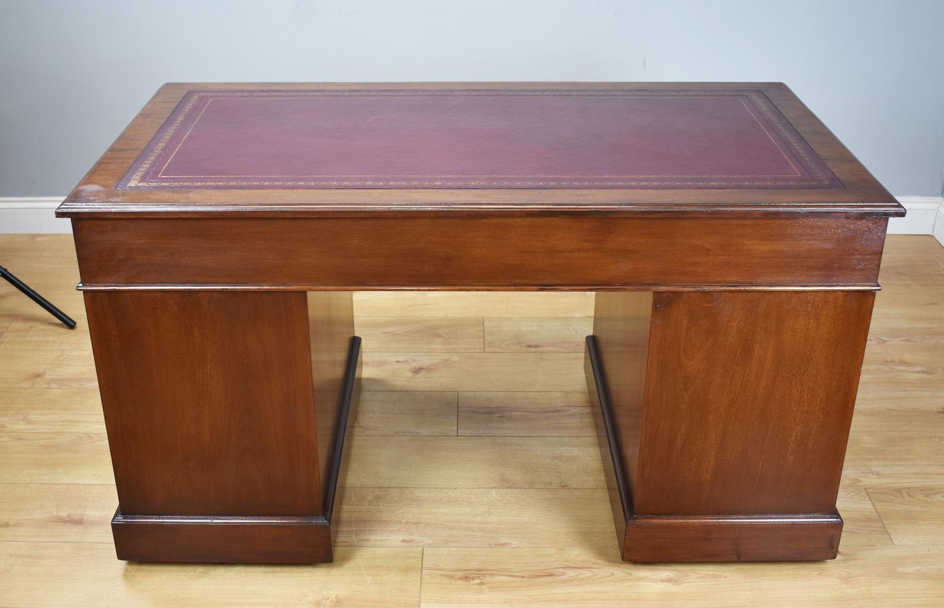 20th Century Edwardian Red Walnut Pedestal Desk 2