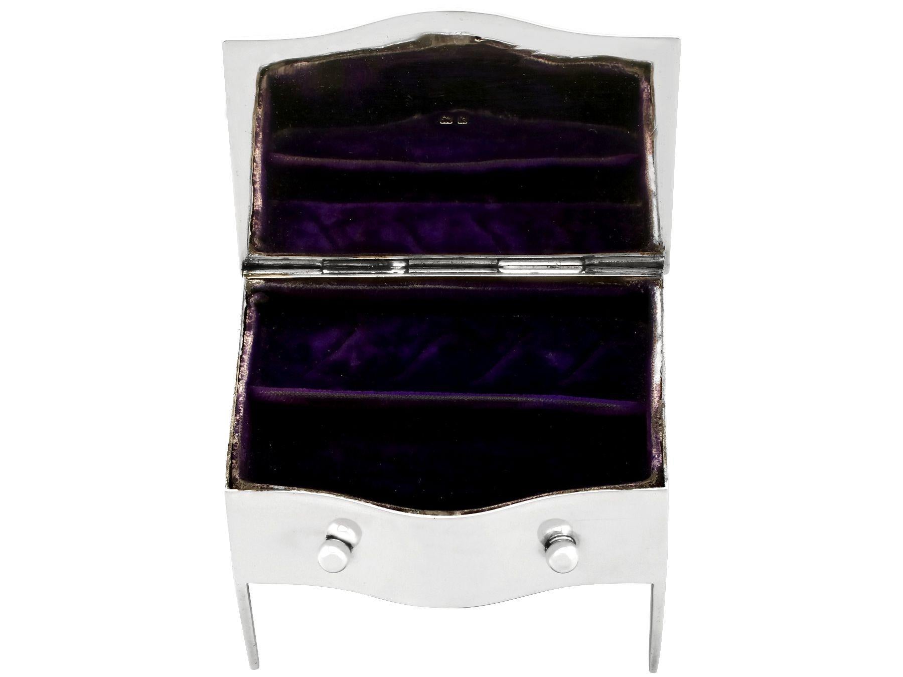 Early 20th Century 20th Century Edwardian Sterling Silver Jewelry Box For Sale