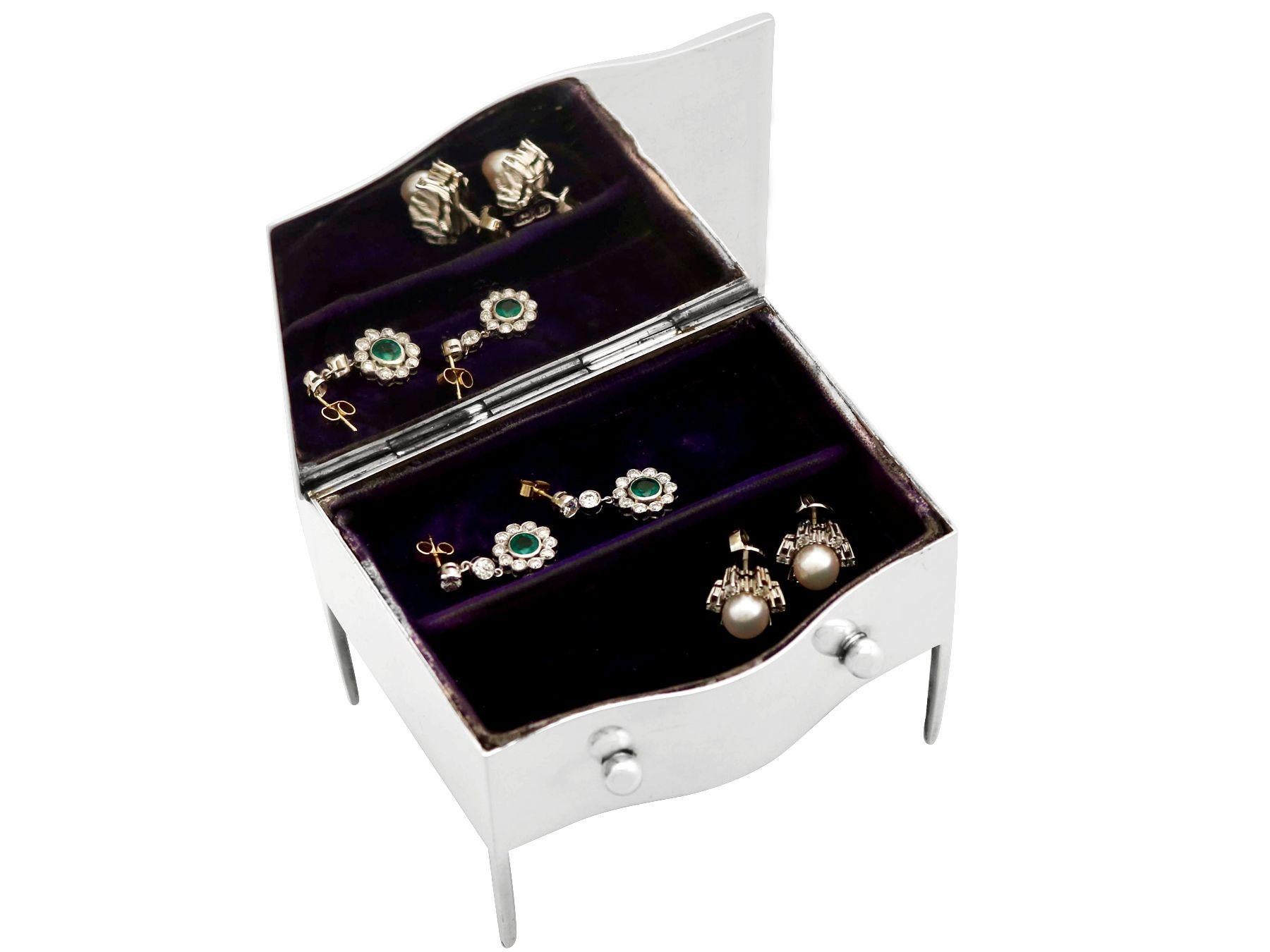 Argent Boîte à bijoux en argent sterling Edwardienne du 20ème siècle en vente