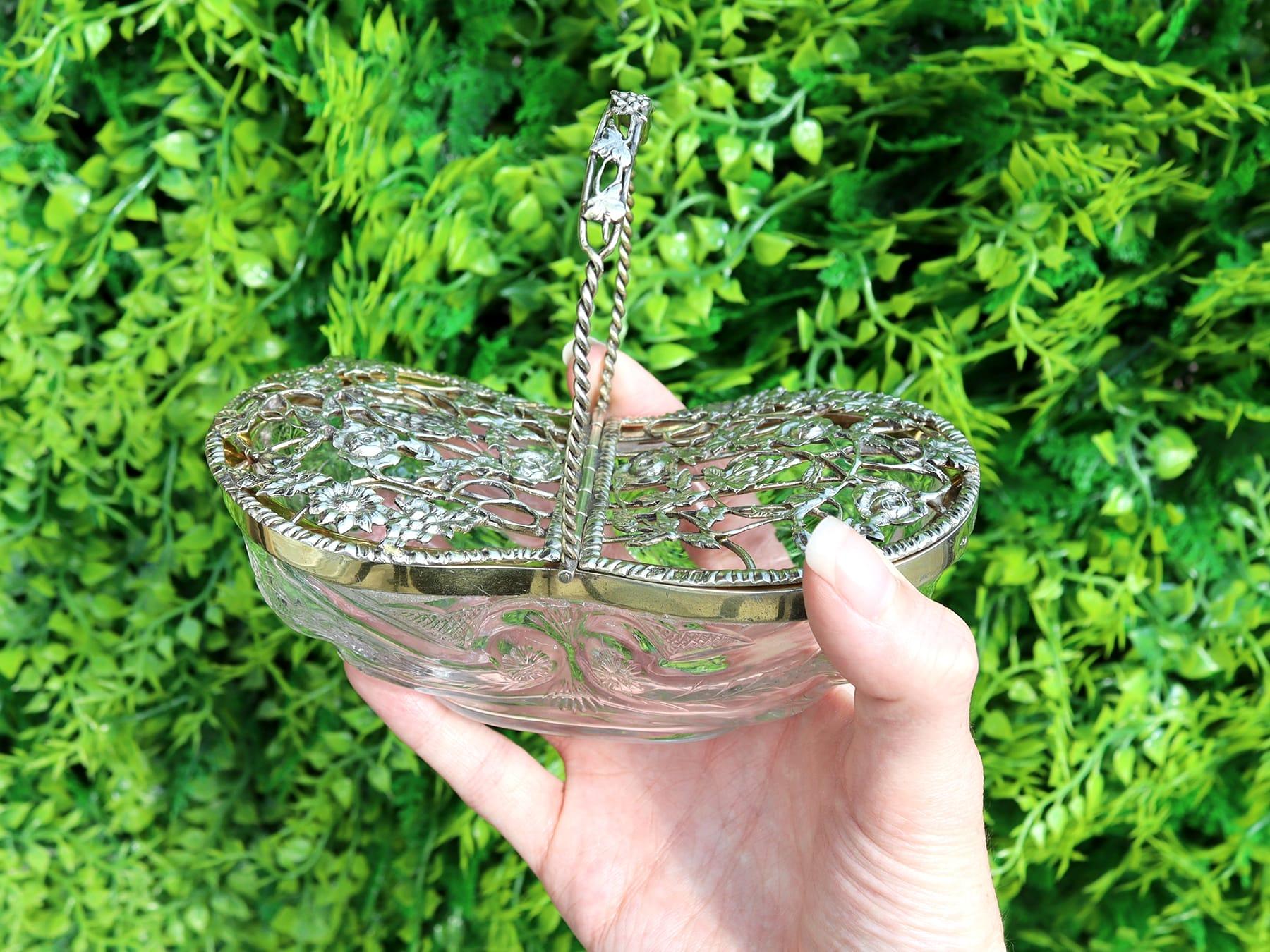 An exceptional, fine and impressive antique Edwardian English sterling silver potpourri basket; an addition to our ornamental silver collection

This exceptional antique Edwardian sterling silver and glass pot pourri basket has an oval rounded