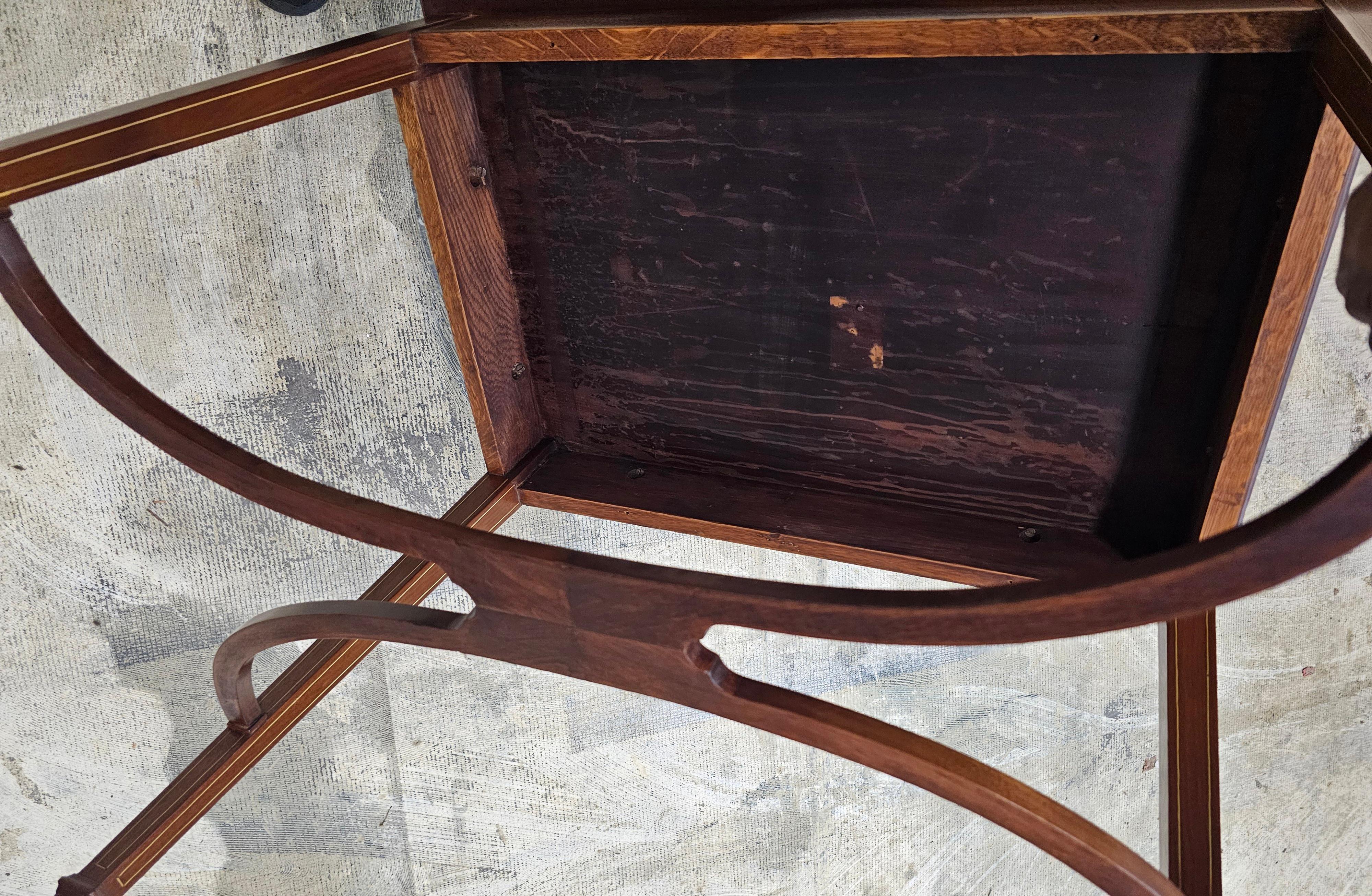 Table d'appoint en acajou incrusté de bois de satin du 20e siècle de style édouardien en vente 5