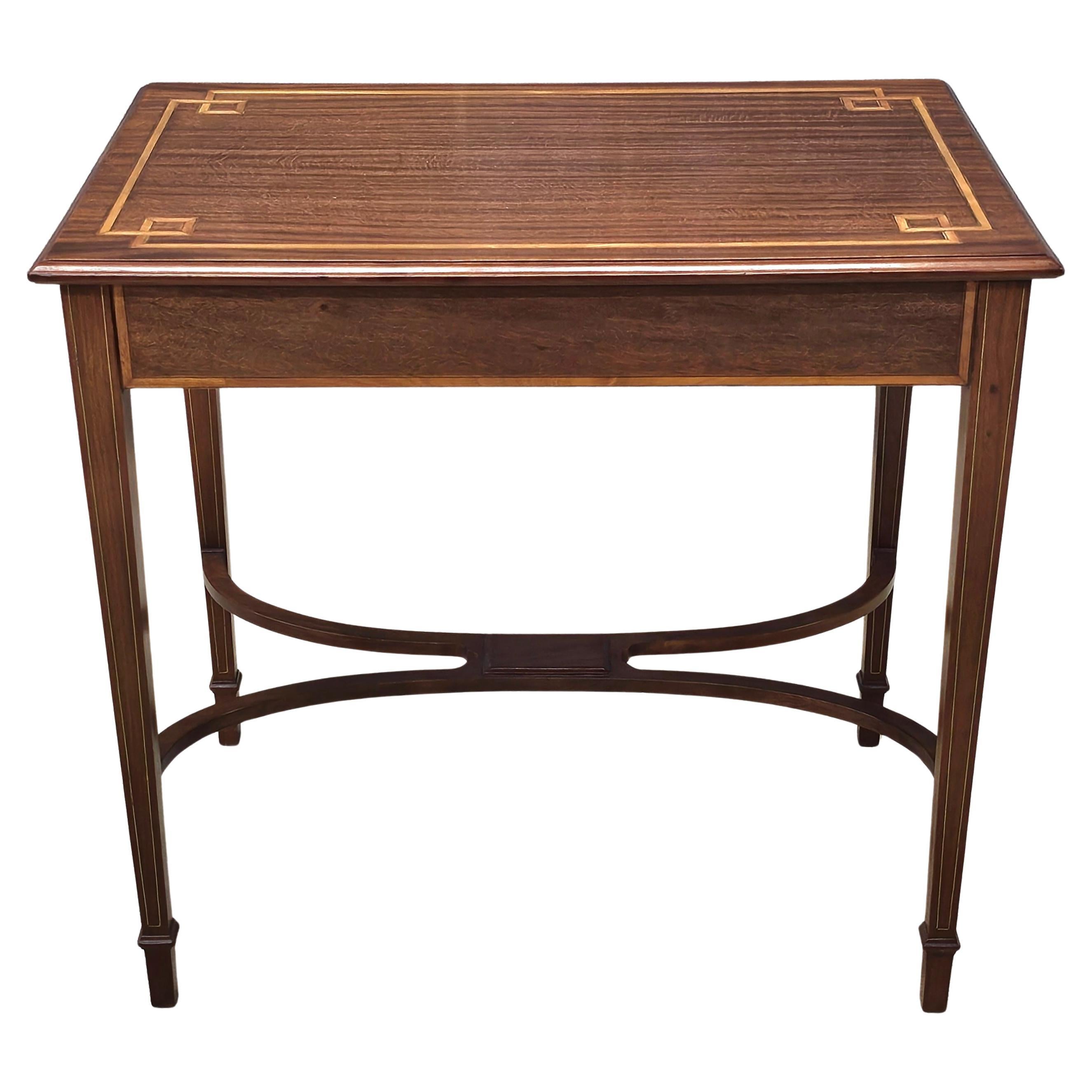Table d'appoint en acajou incrusté de bois de satin du 20e siècle de style édouardien en vente