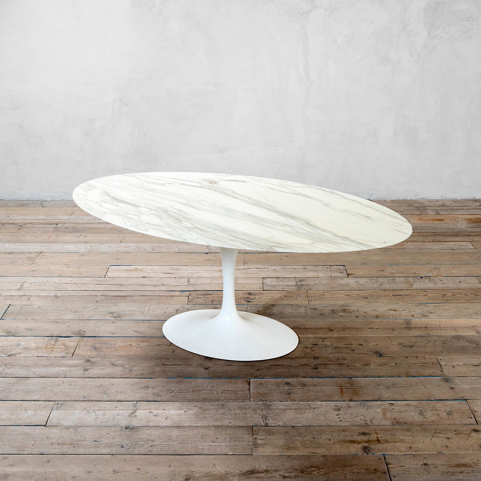 Eero Saarinen, born in Finland in 1910, moved to the US in 1923, where he grew and graduated from Yale in 1934. He met Charles Eames, with whom he collaborated and won the 1st prize in 1940 for projecting a chair. 
He devoted himself to researching