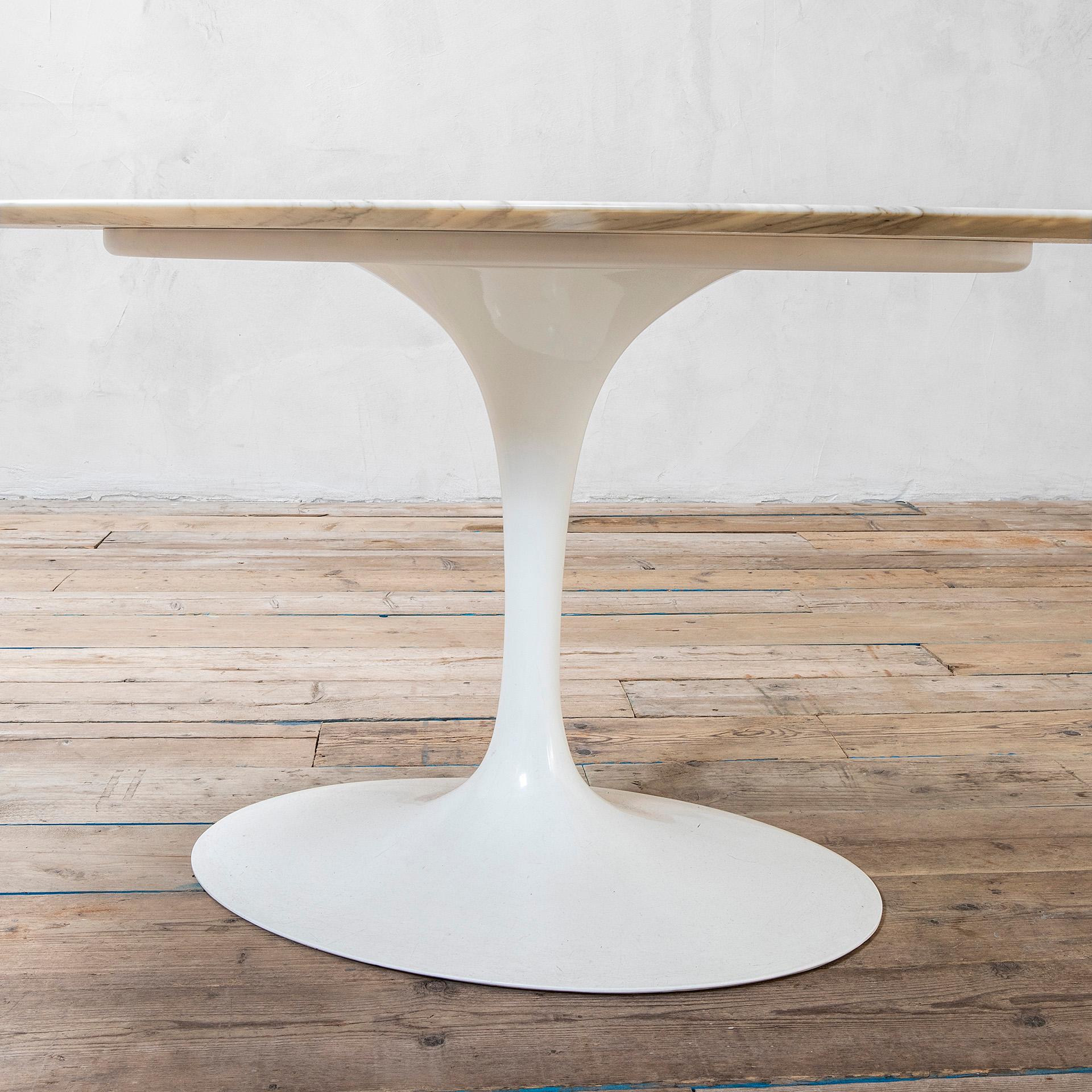 Modern 20th Century, Eero Saarinen Knoll Marble Top Pedestal Table, Tulip, 1970s For Sale
