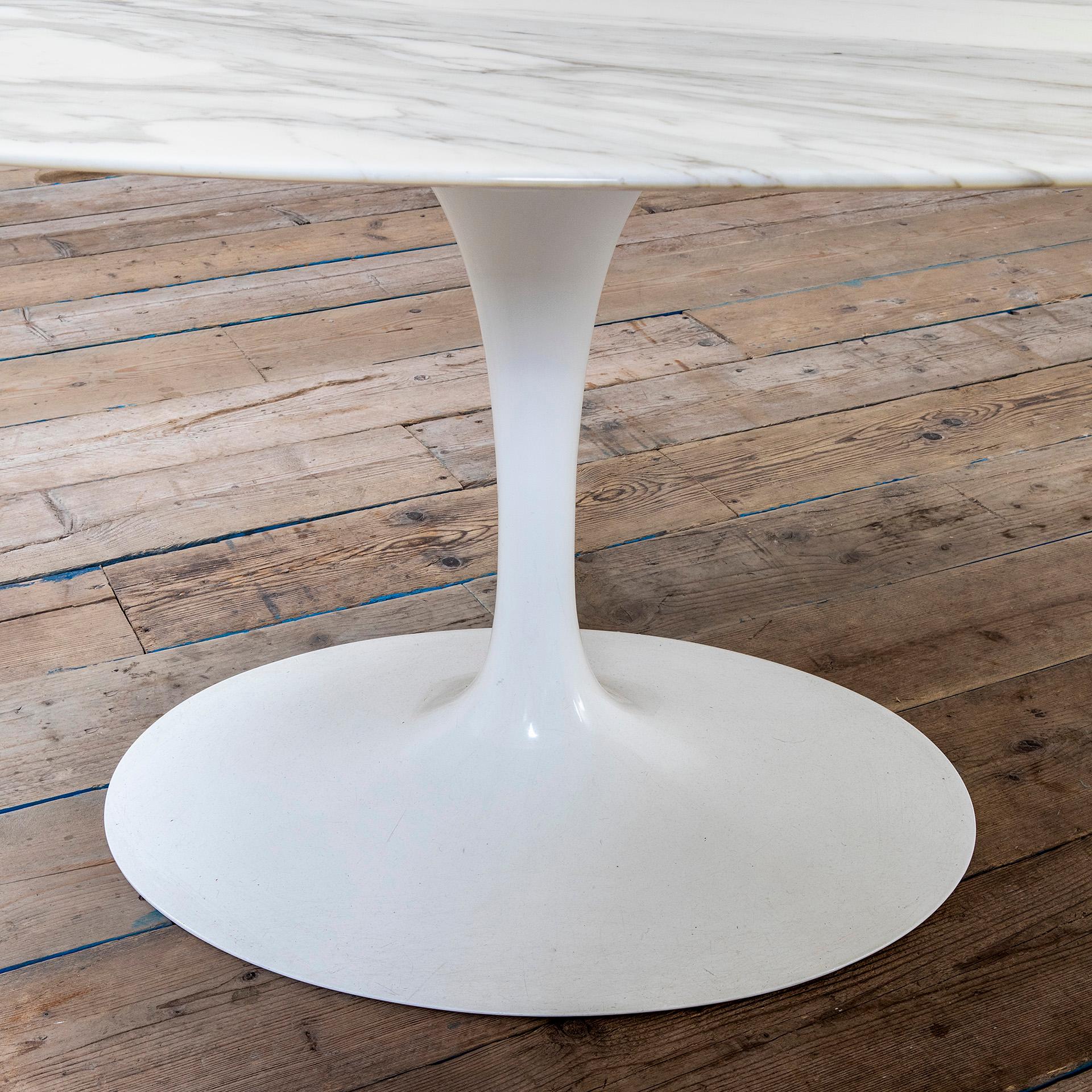 American 20th Century, Eero Saarinen Knoll Marble Top Pedestal Table, Tulip, 1970s For Sale