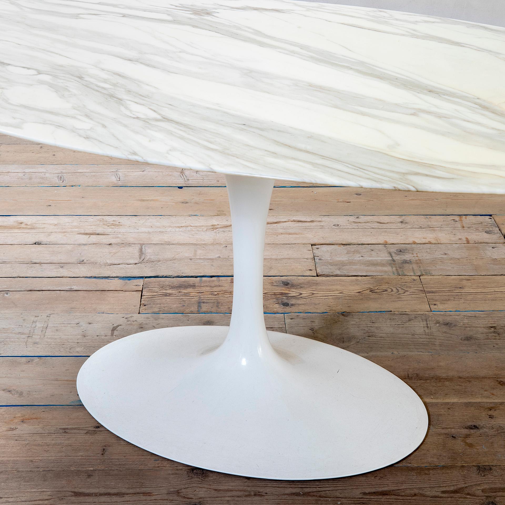 20th Century, Eero Saarinen Knoll Marble Top Pedestal Table, Tulip, 1970s In Good Condition For Sale In Turin, Turin
