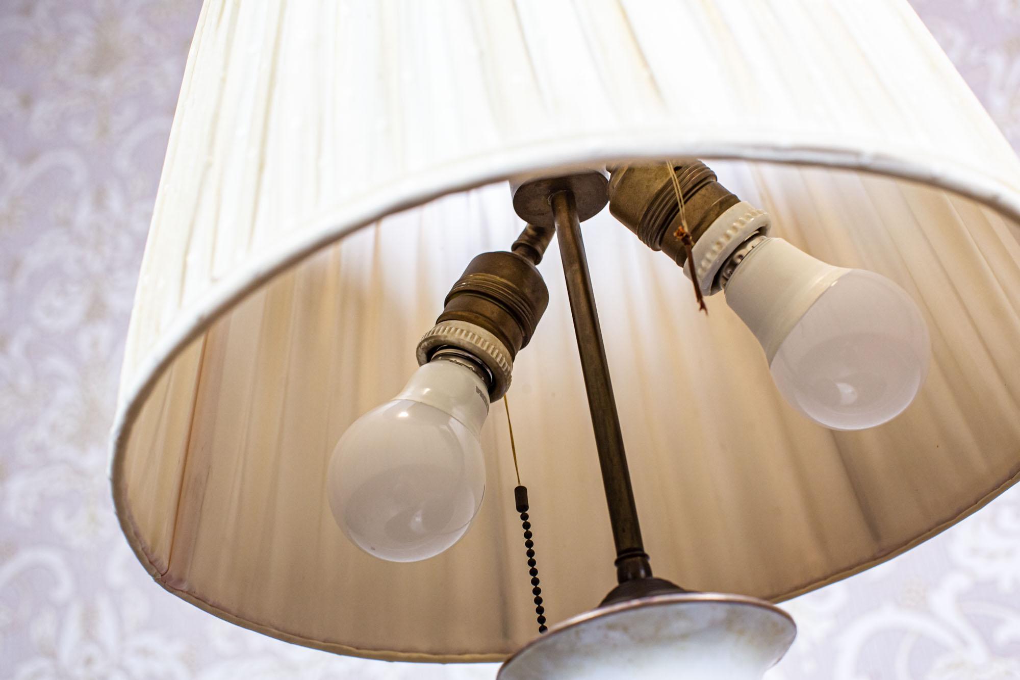 Electric Table Lampe des 20. Jahrhunderts mit dekorativem Keramiksockel im Angebot 8