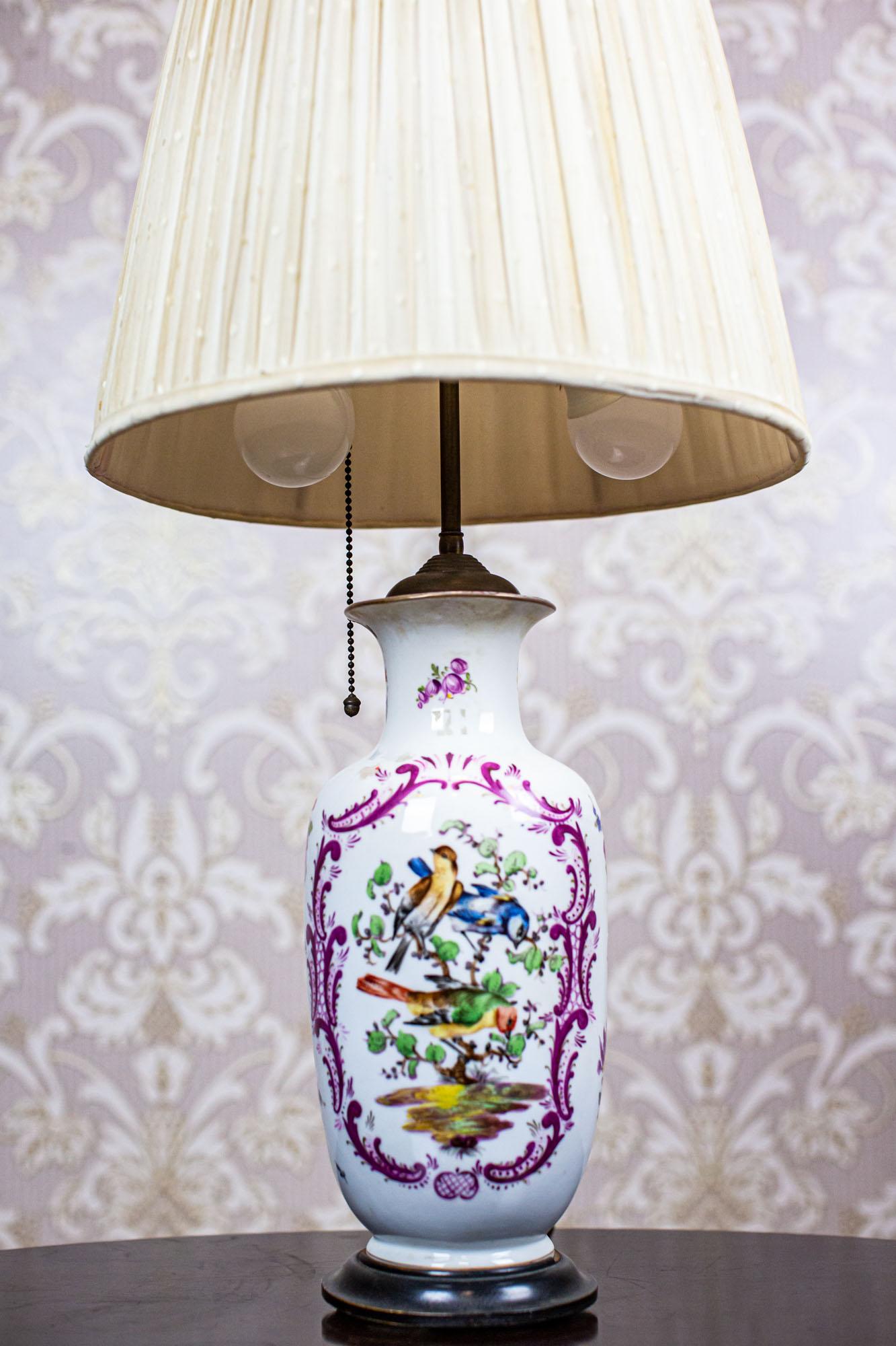 European 20th-Century Electric Table Lamp with Decorative Ceramic Base For Sale