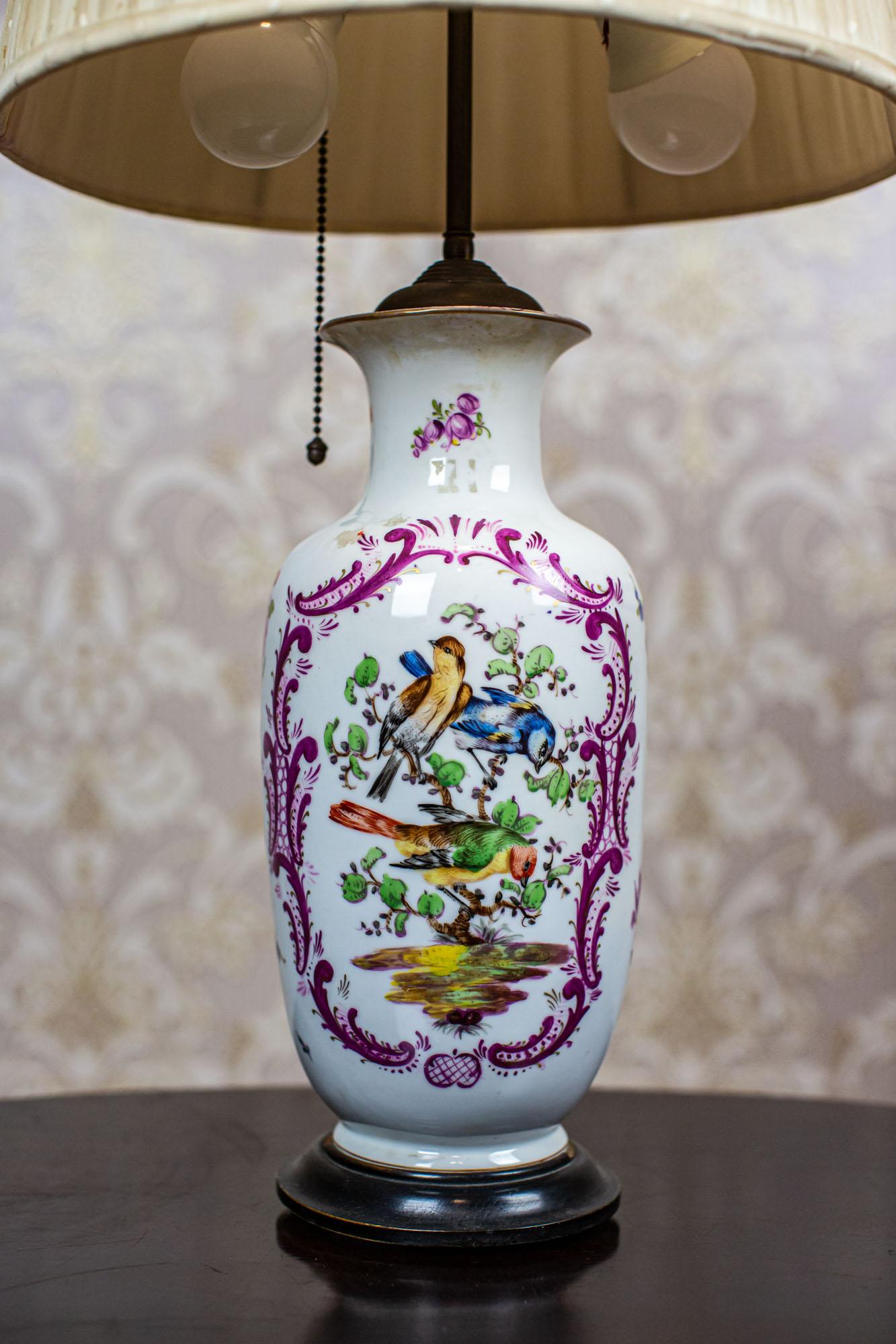 Electric Table Lampe des 20. Jahrhunderts mit dekorativem Keramiksockel im Angebot 1