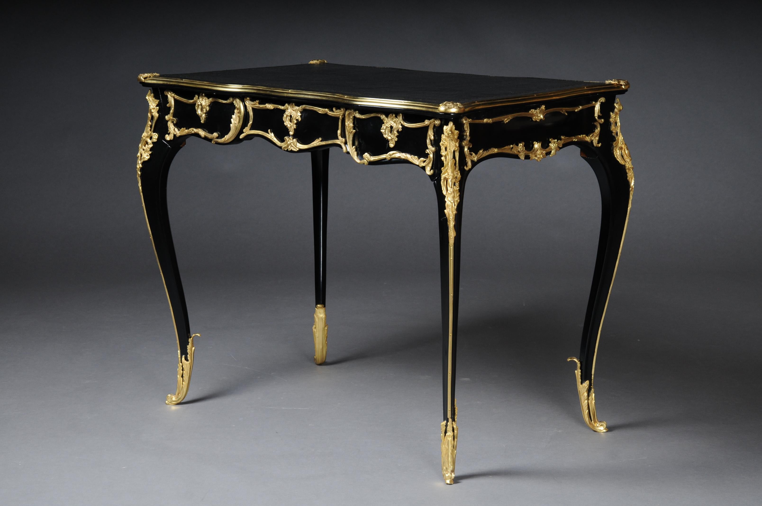 20th century elegant black bureau plat / writing desk in Louis XV, beech

Exclusive bureau plat / desk in Louis XV style
Solid beechwood ebonized/blackened. Very fine, floral bronze fittings.
Curved and pronounced / arched wooden body. Frame