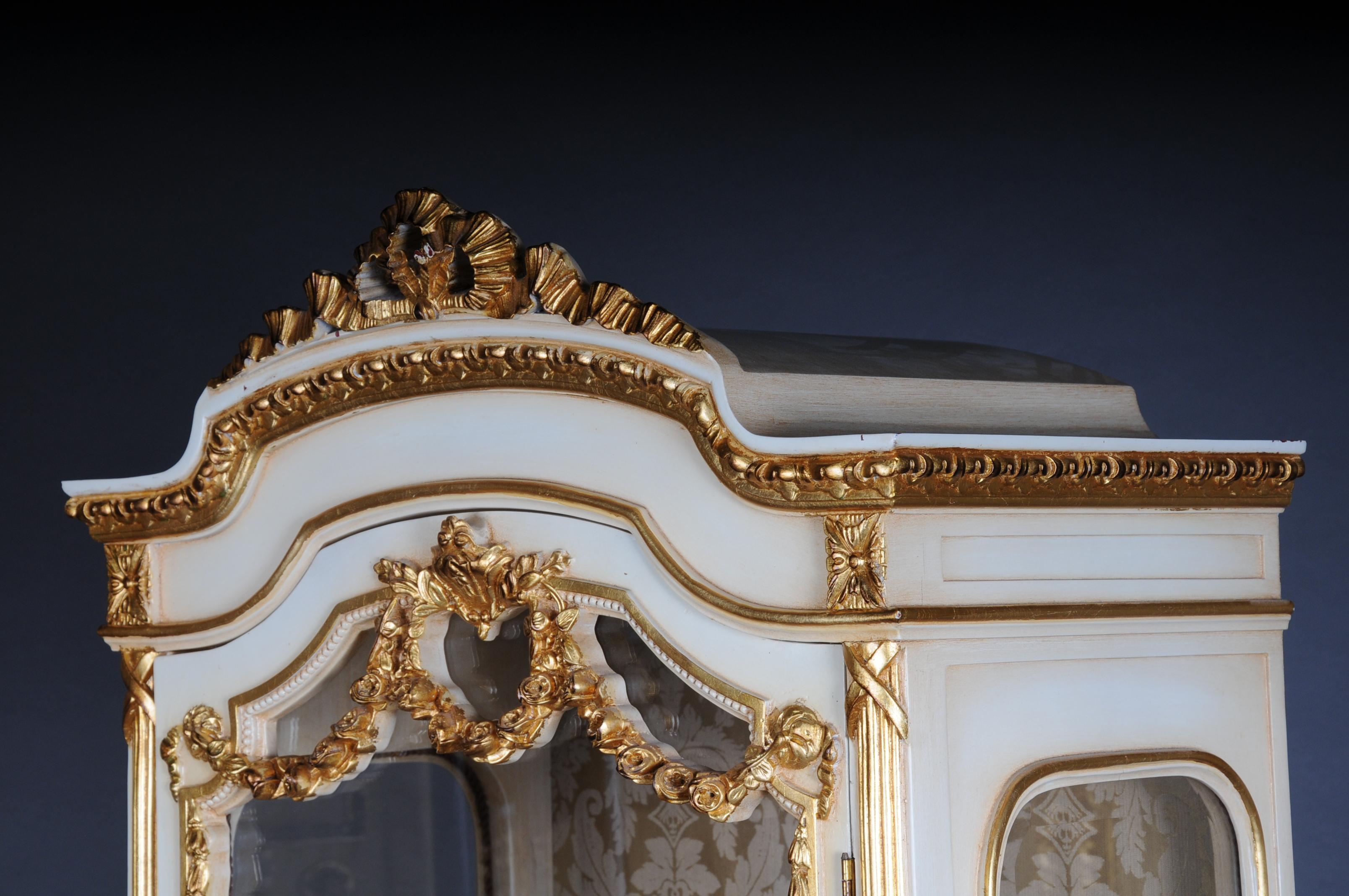 20th Century Elegant French Louis XVI Style Showcase For Sale 8