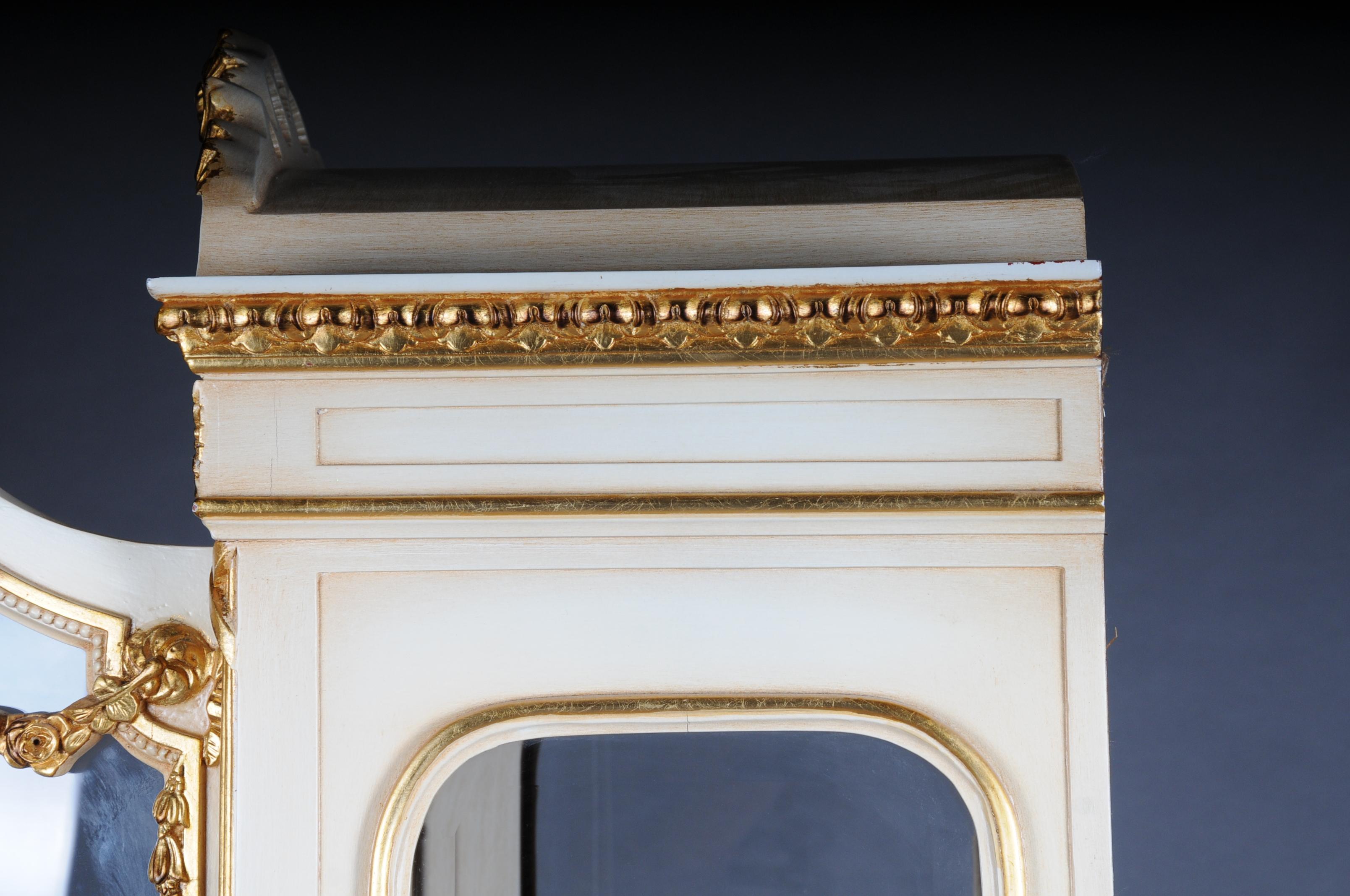 20th Century Elegant French Louis XVI Style Showcase For Sale 12