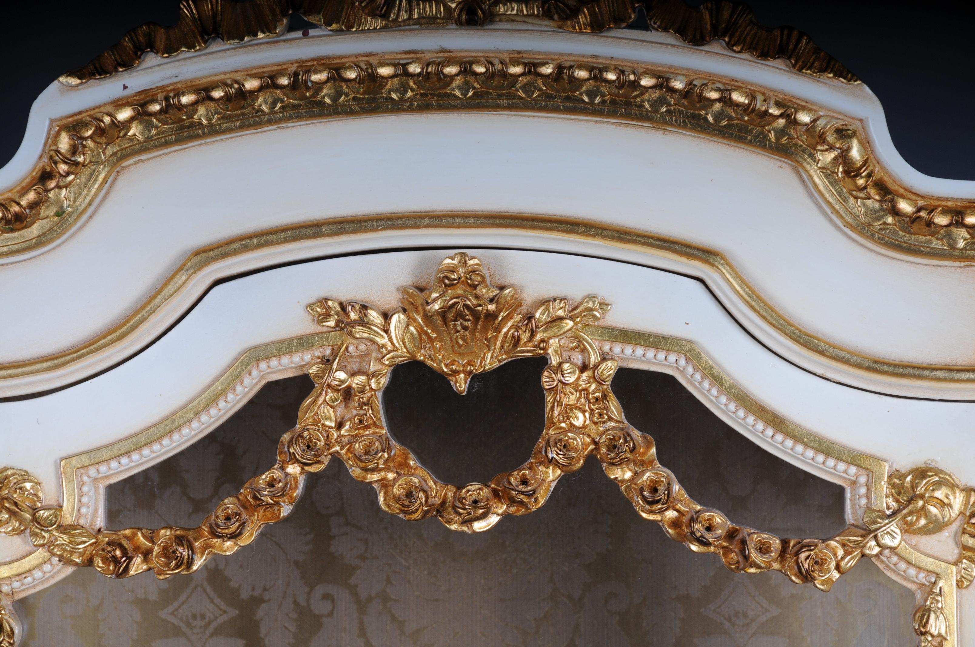 20th Century Elegant French Louis XVI Style Showcase For Sale 2