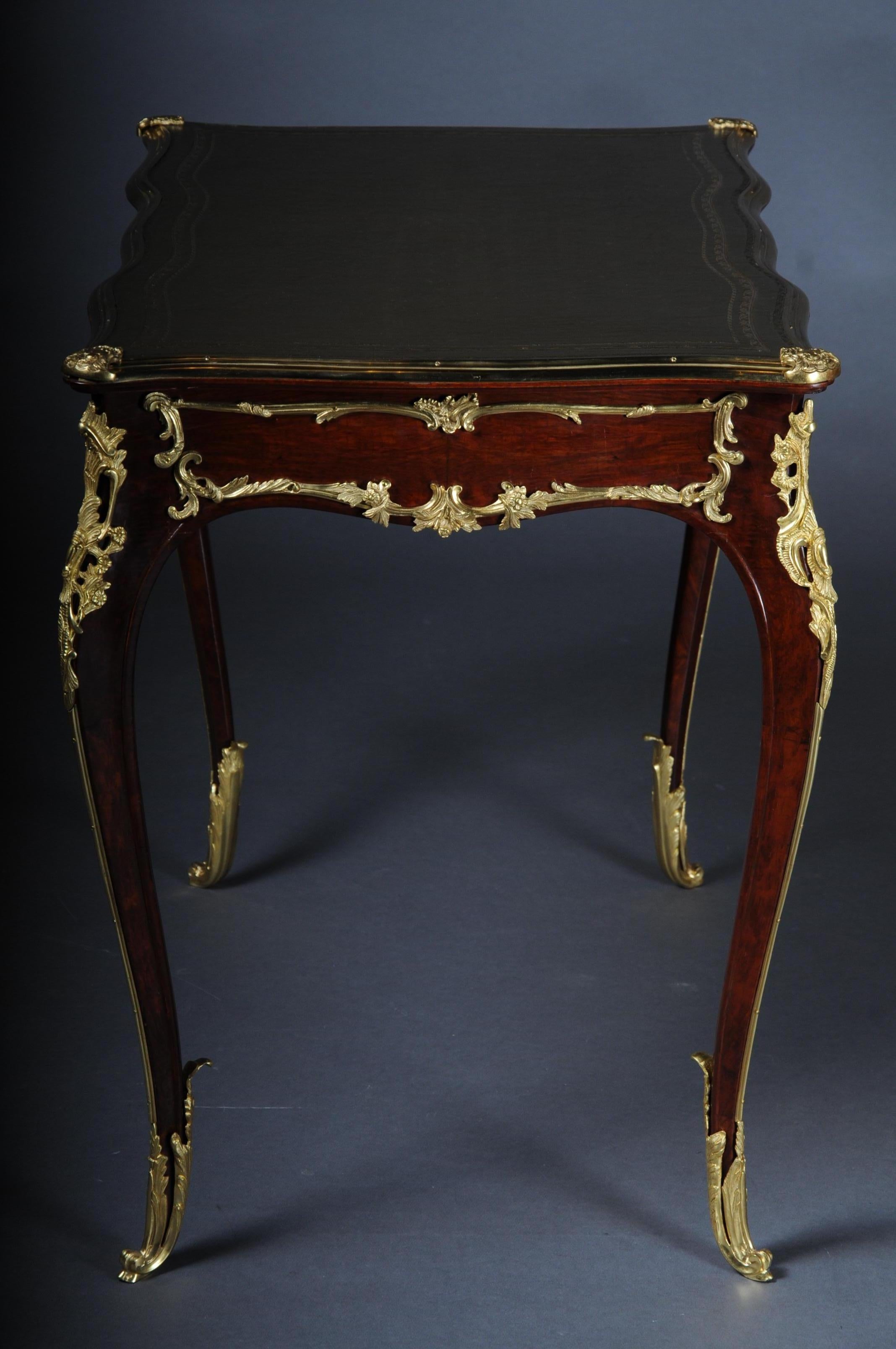 20th Century Elegant Veneered Bureau Plat or Writing Desk in Louis XV Style For Sale 4