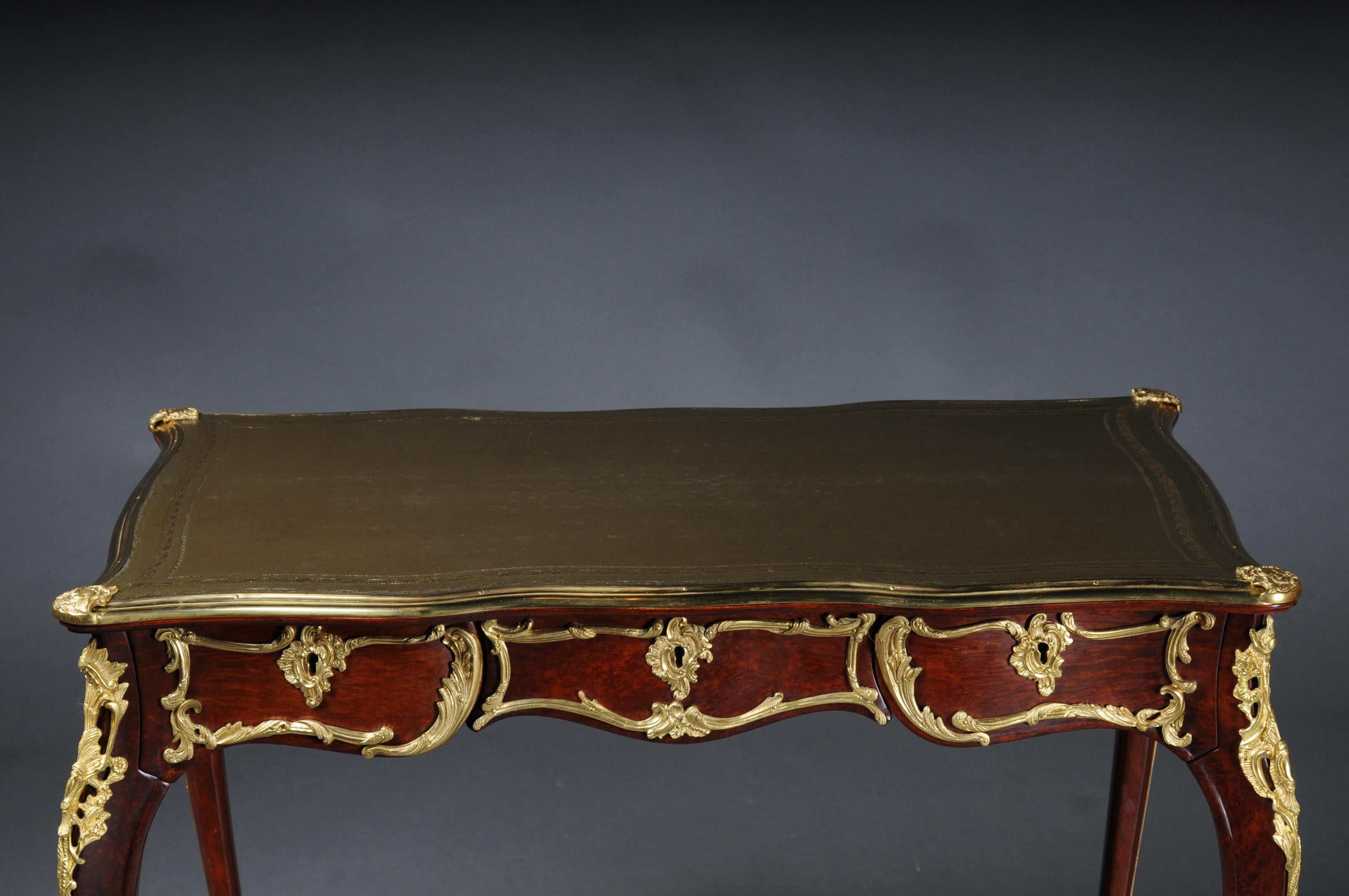 20th Century Elegant Veneered Bureau Plat or Writing Desk in Louis XV Style For Sale 5