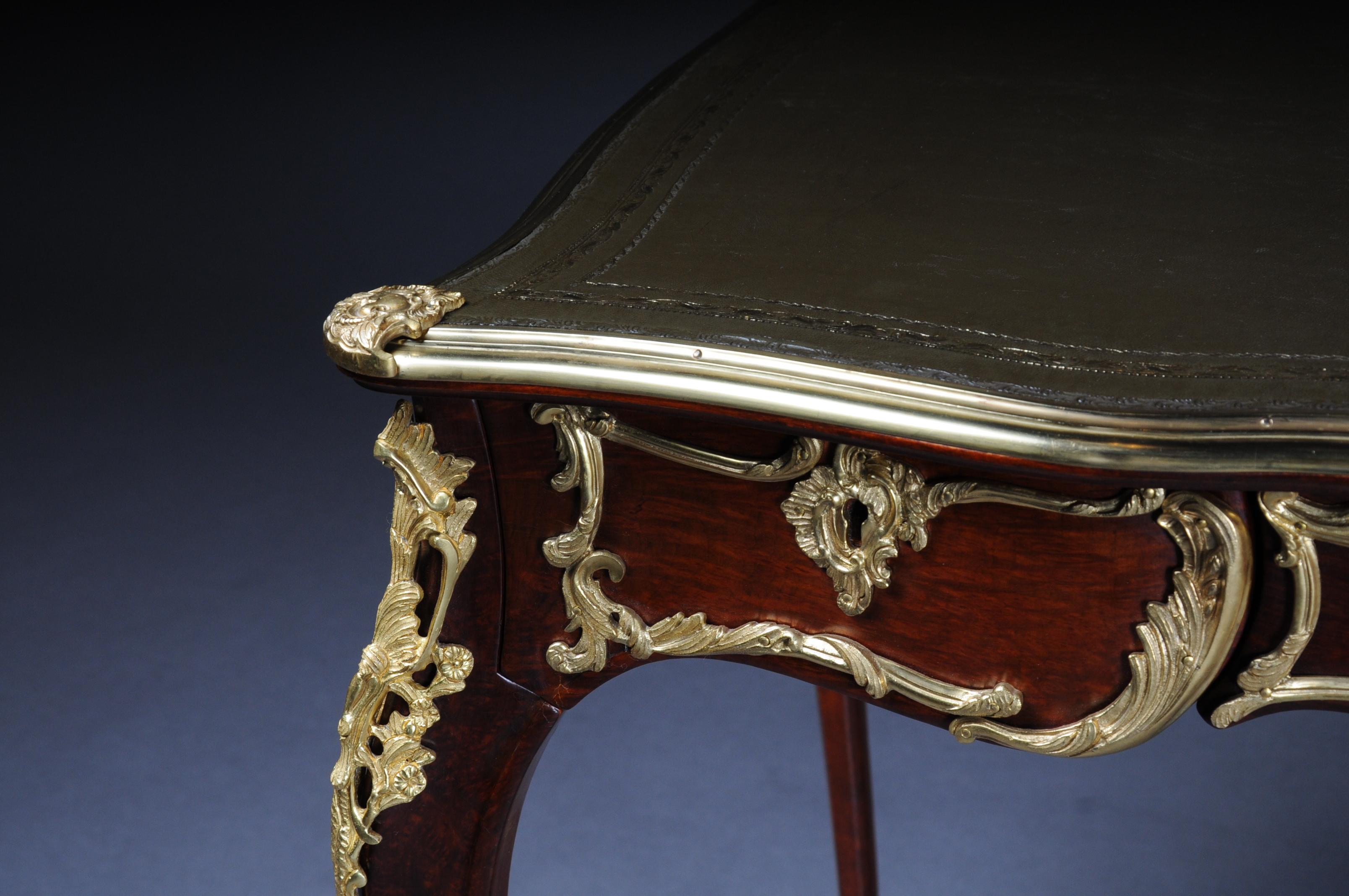 20th Century Elegant Veneered Bureau Plat or Writing Desk in Louis XV Style For Sale 7
