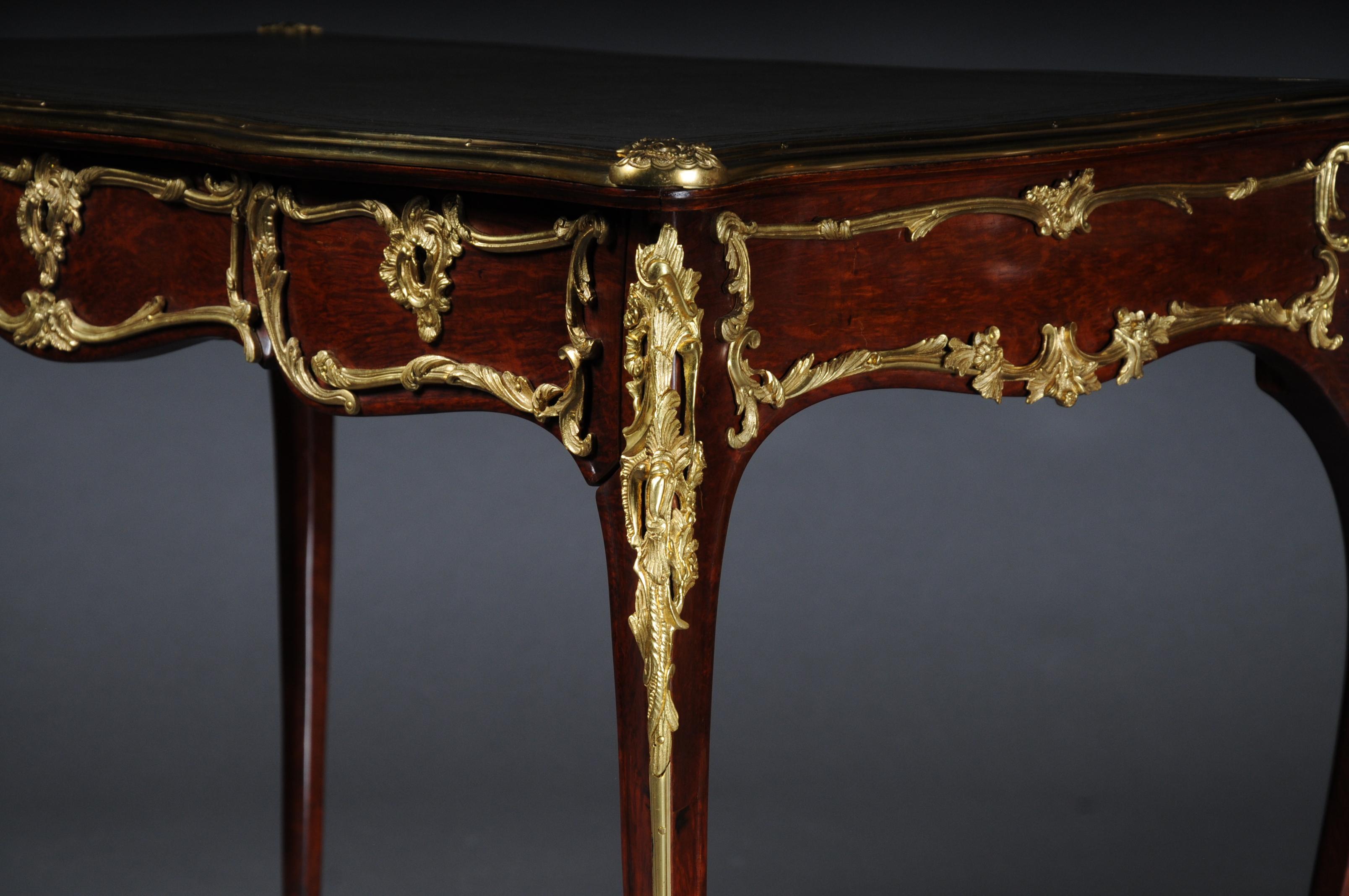 Gilt 20th Century Elegant Veneered Bureau Plat or Writing Desk in Louis XV Style For Sale