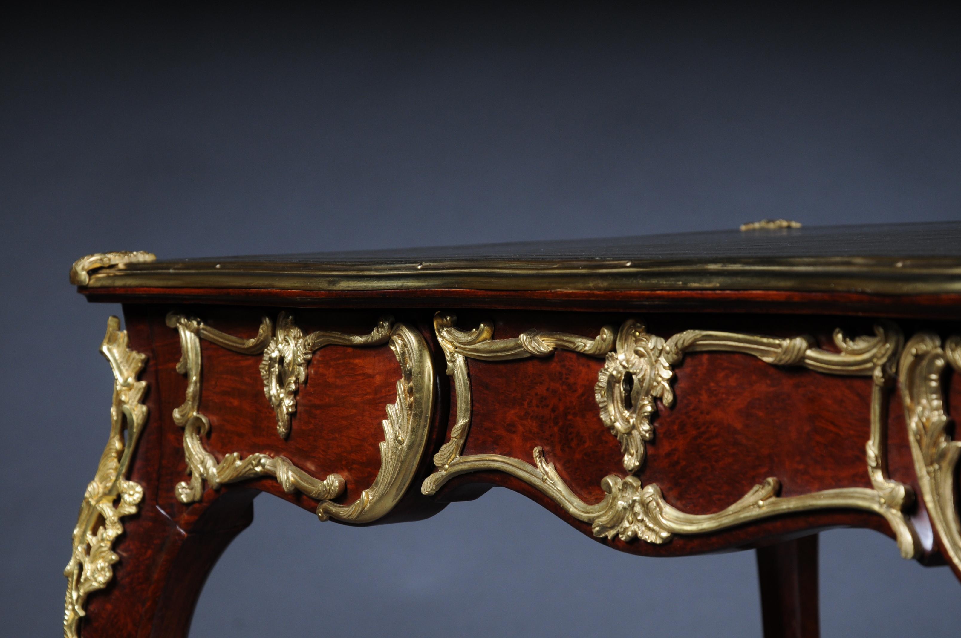20th Century Elegant Veneered Bureau Plat or Writing Desk in Louis XV Style For Sale 1