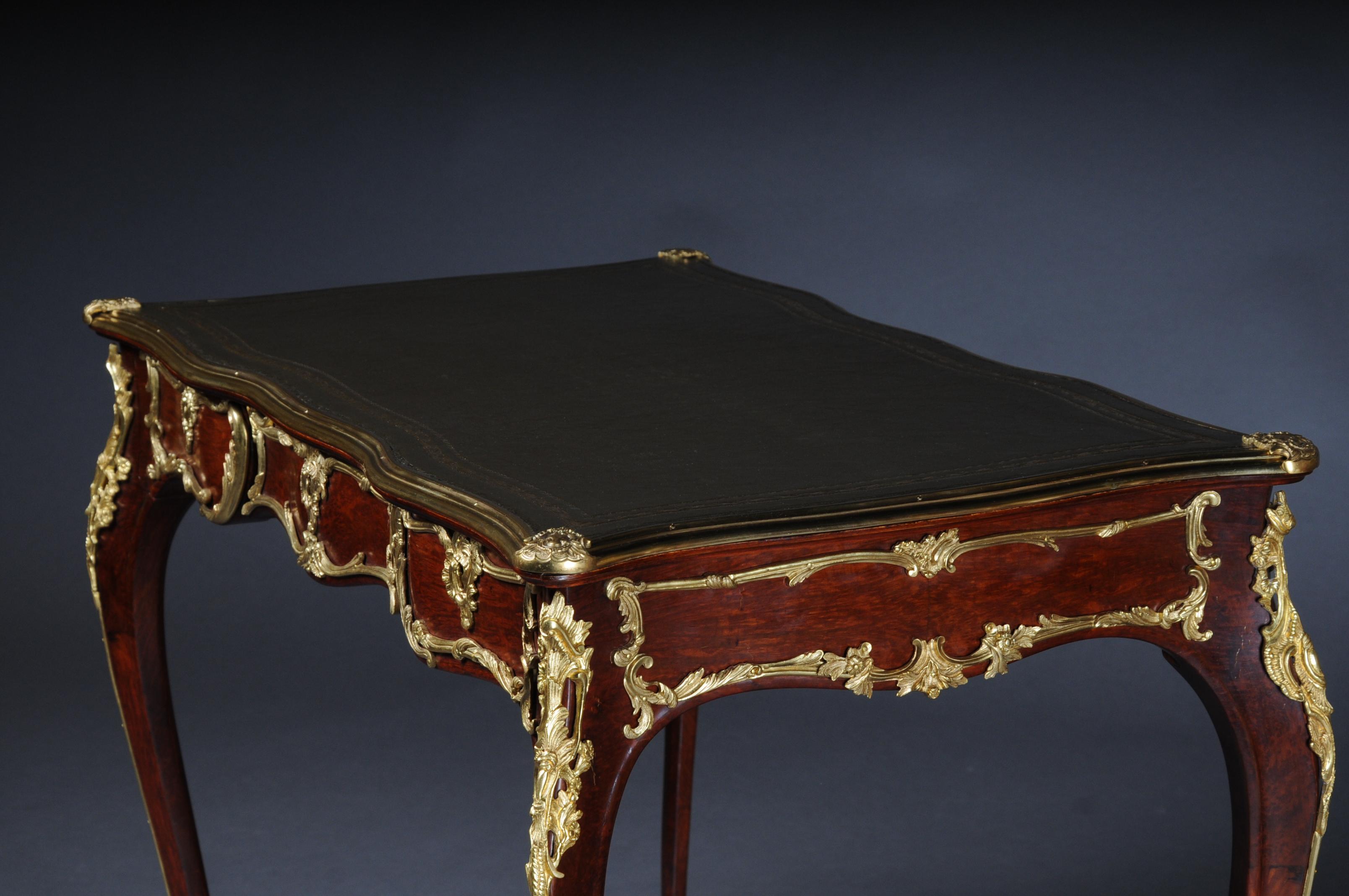 20th Century Elegant Veneered Bureau Plat or Writing Desk in Louis XV Style For Sale 2