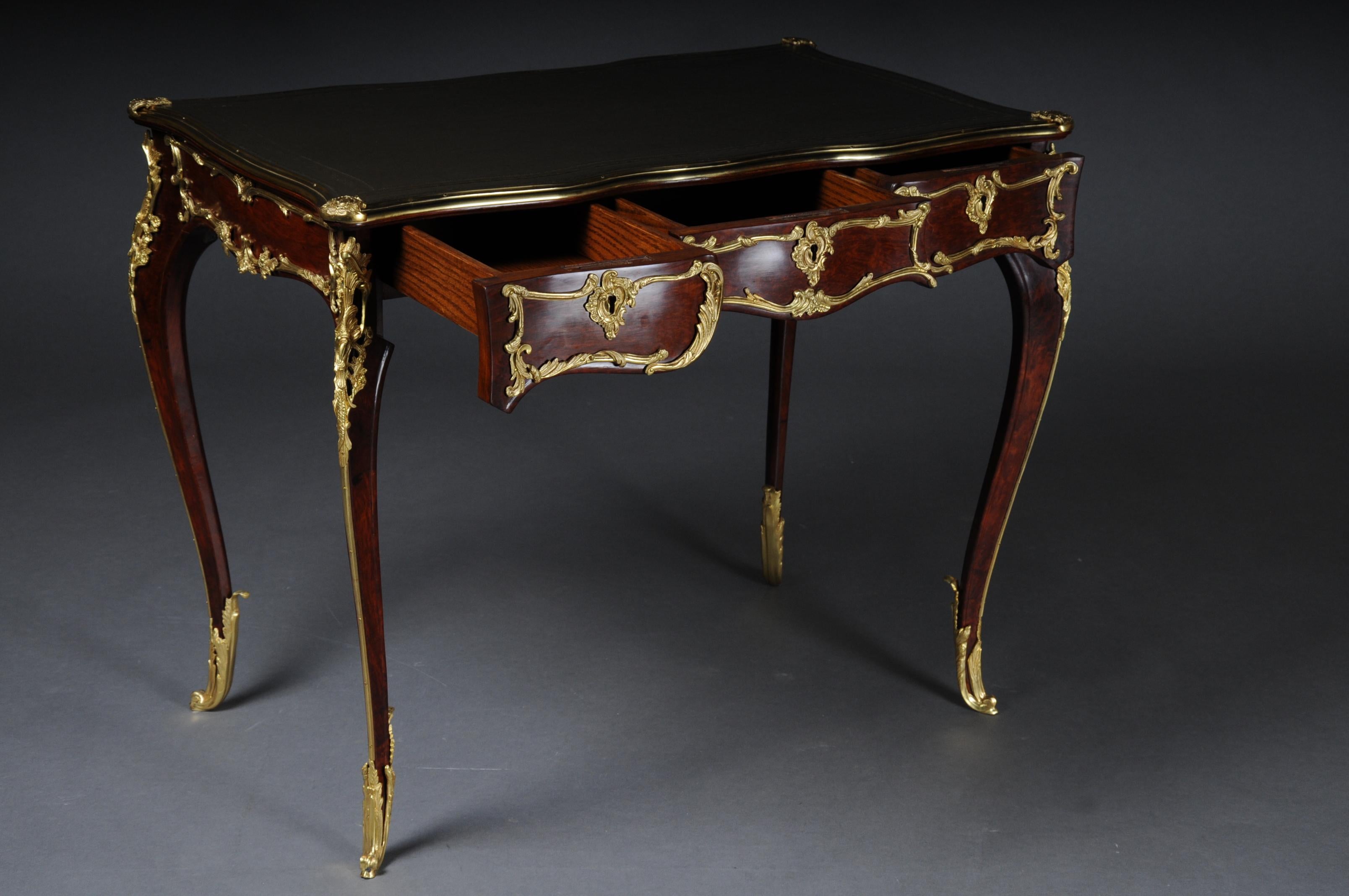 20th Century Elegant Veneered Bureau Plat or Writing Desk in Louis XV Style For Sale 3