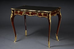 20th Century Elegant Veneered Bureau Plat/Writing Desk in Louis XV Style