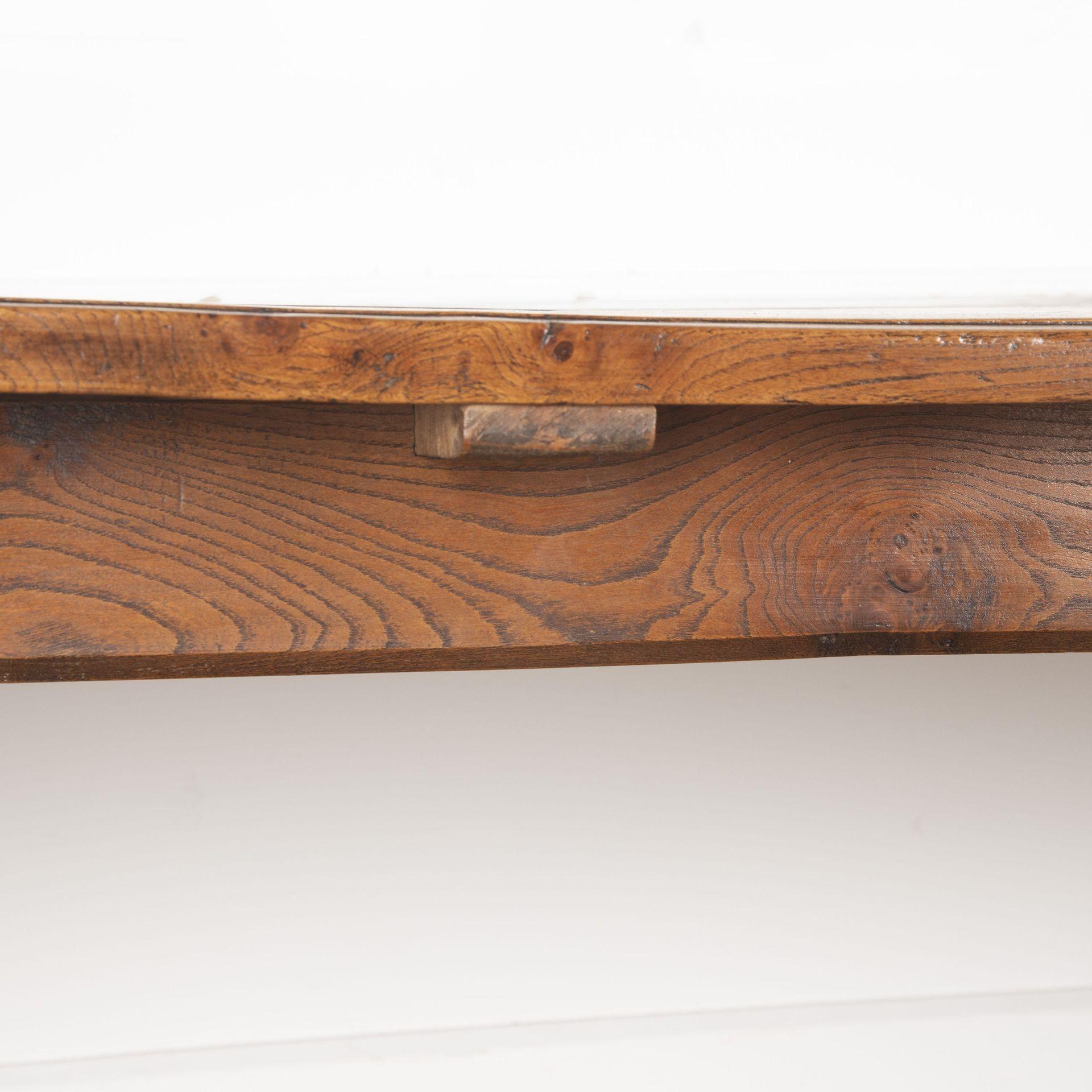 Mesa de granja de olmo del siglo XX en venta 1