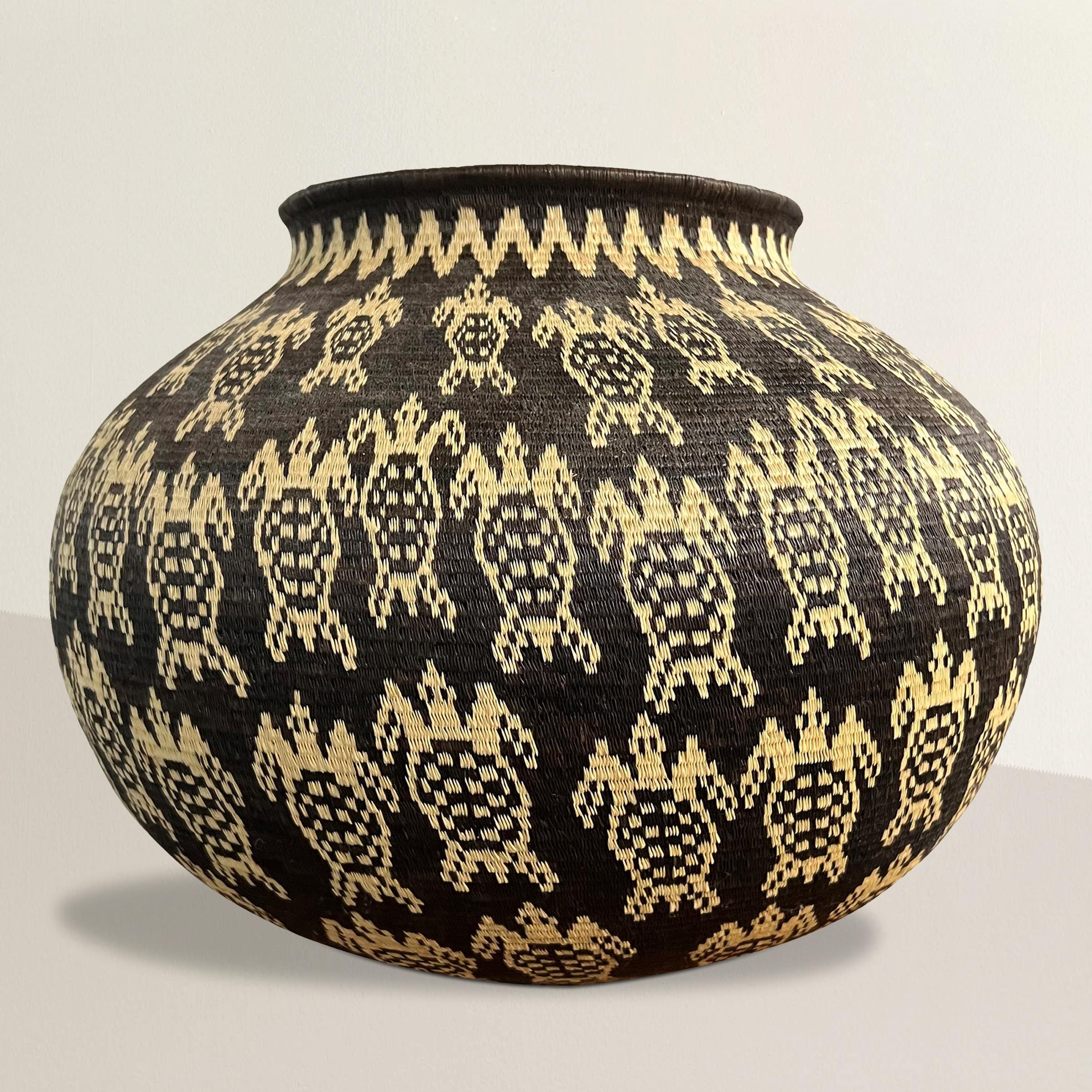 This 20th-century Emberá-Wounaan basket is a masterpiece of indigenous artistry, exemplifying the extraordinary craftsmanship of the Emberá-Wounaan people from Panama and Colombia. Woven with intricate skill, it features a captivating all-over sea