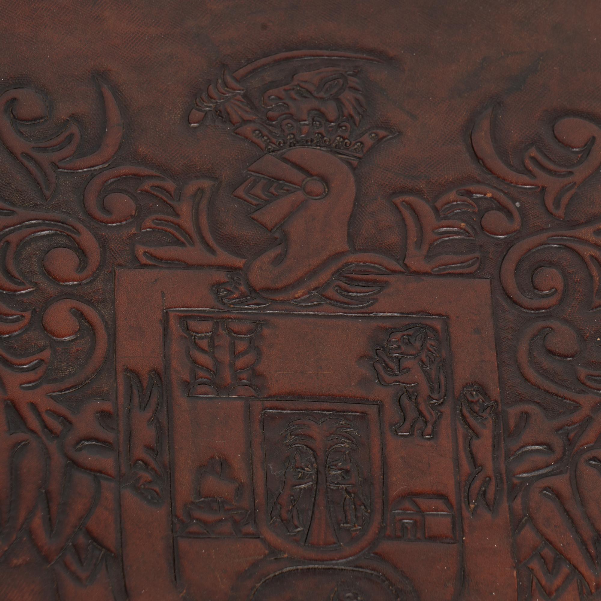 20th Century Embossed Leather Top Coffee Table, Spain en vente 3