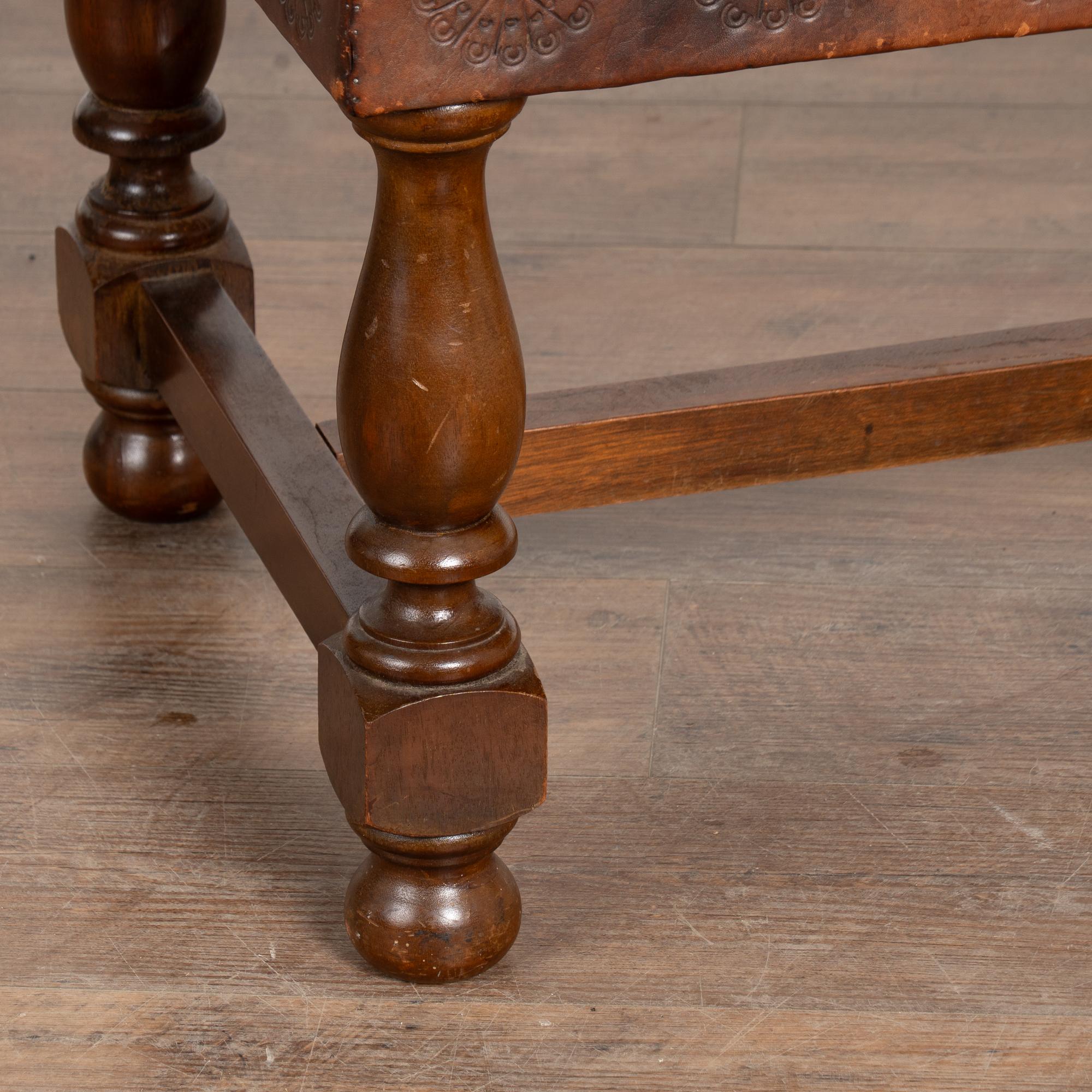 20th Century Embossed Leather Top Coffee Table, Spain en vente 7
