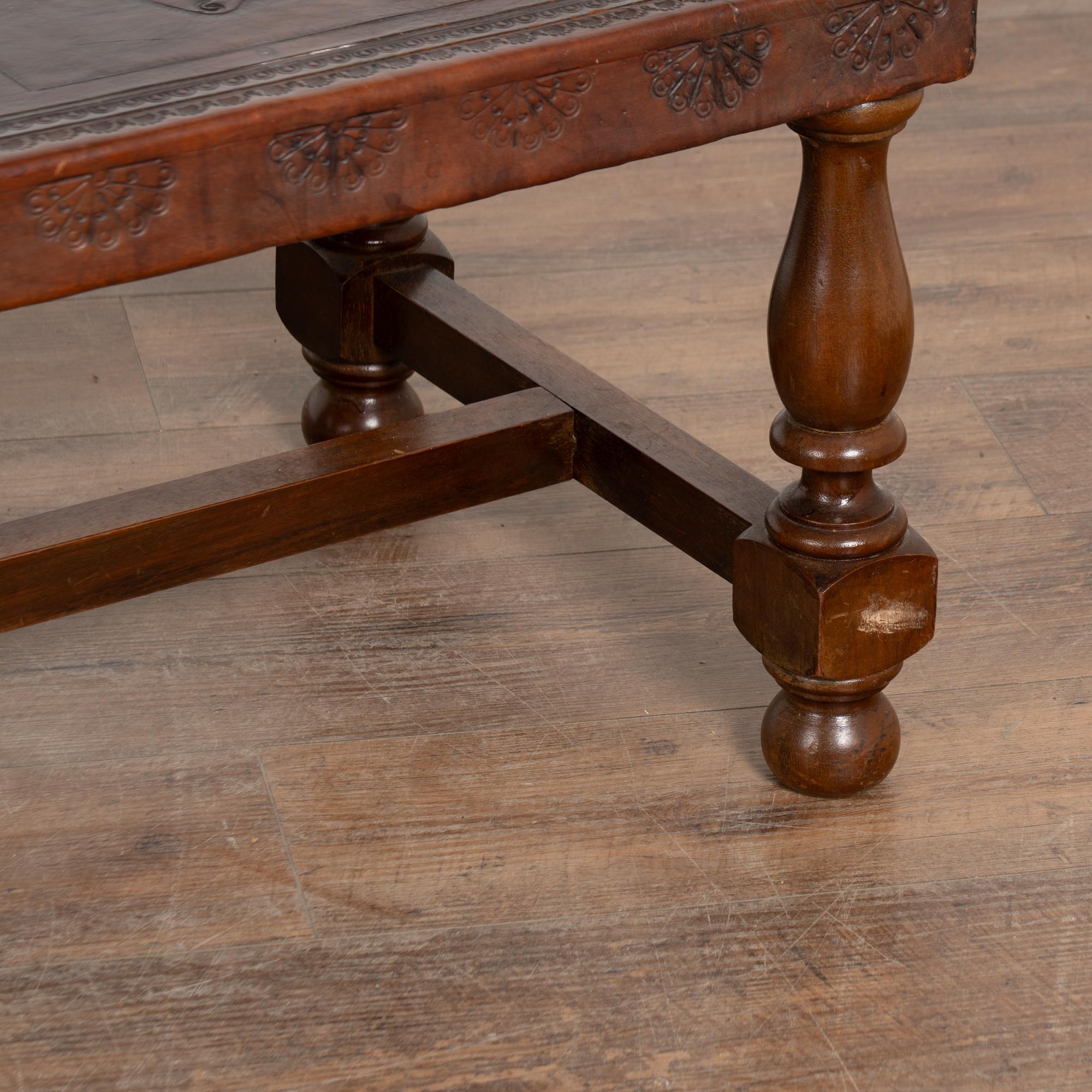 20th Century Embossed Leather Top Coffee Table, Spain en vente 8