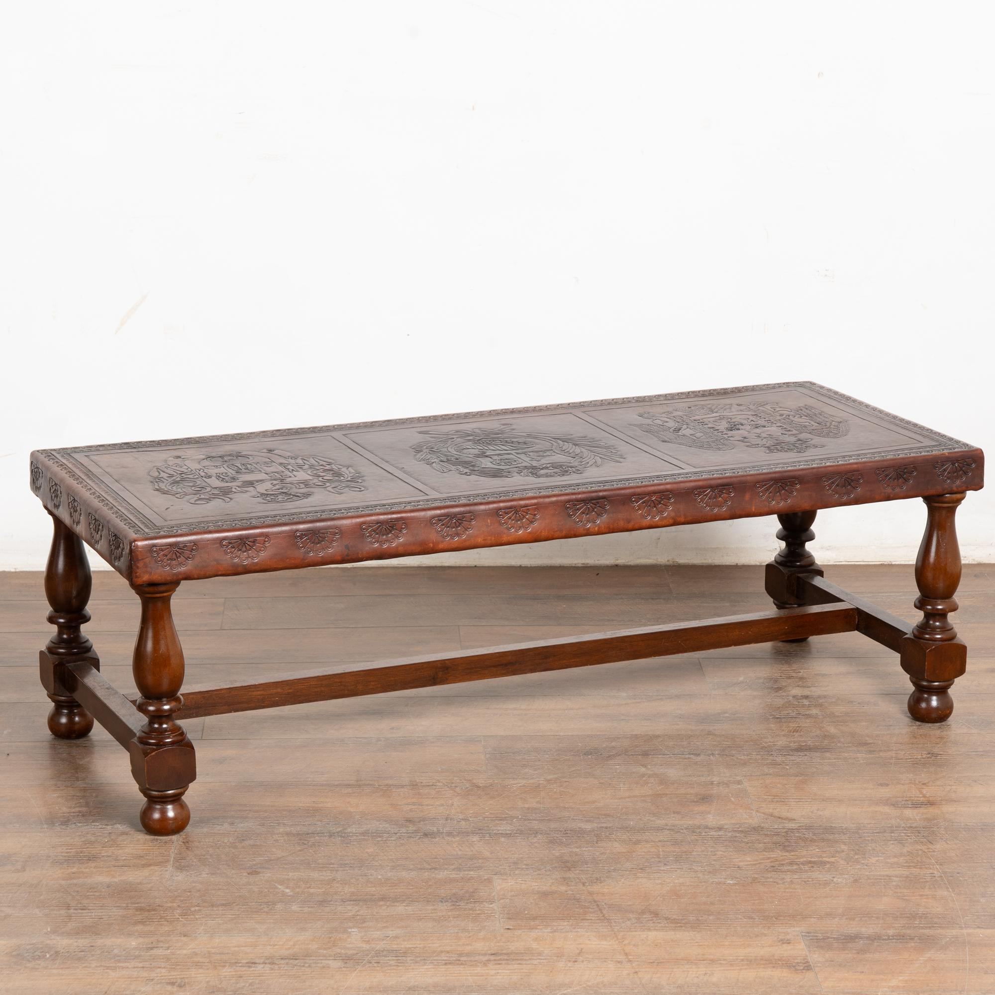 20th Century Embossed Leather Top Coffee Table, Spain en vente 9