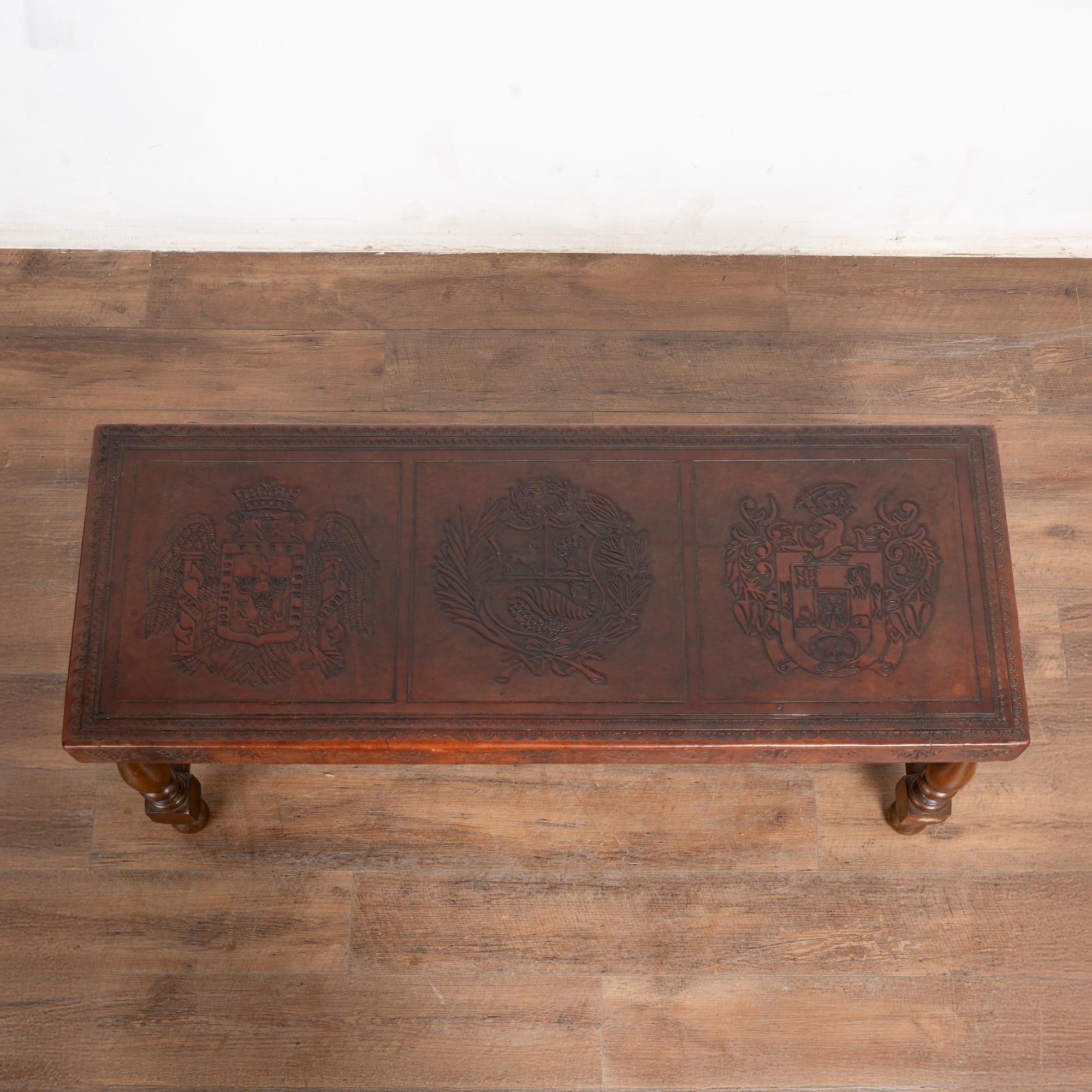 Espagnol 20th Century Embossed Leather Top Coffee Table, Spain en vente
